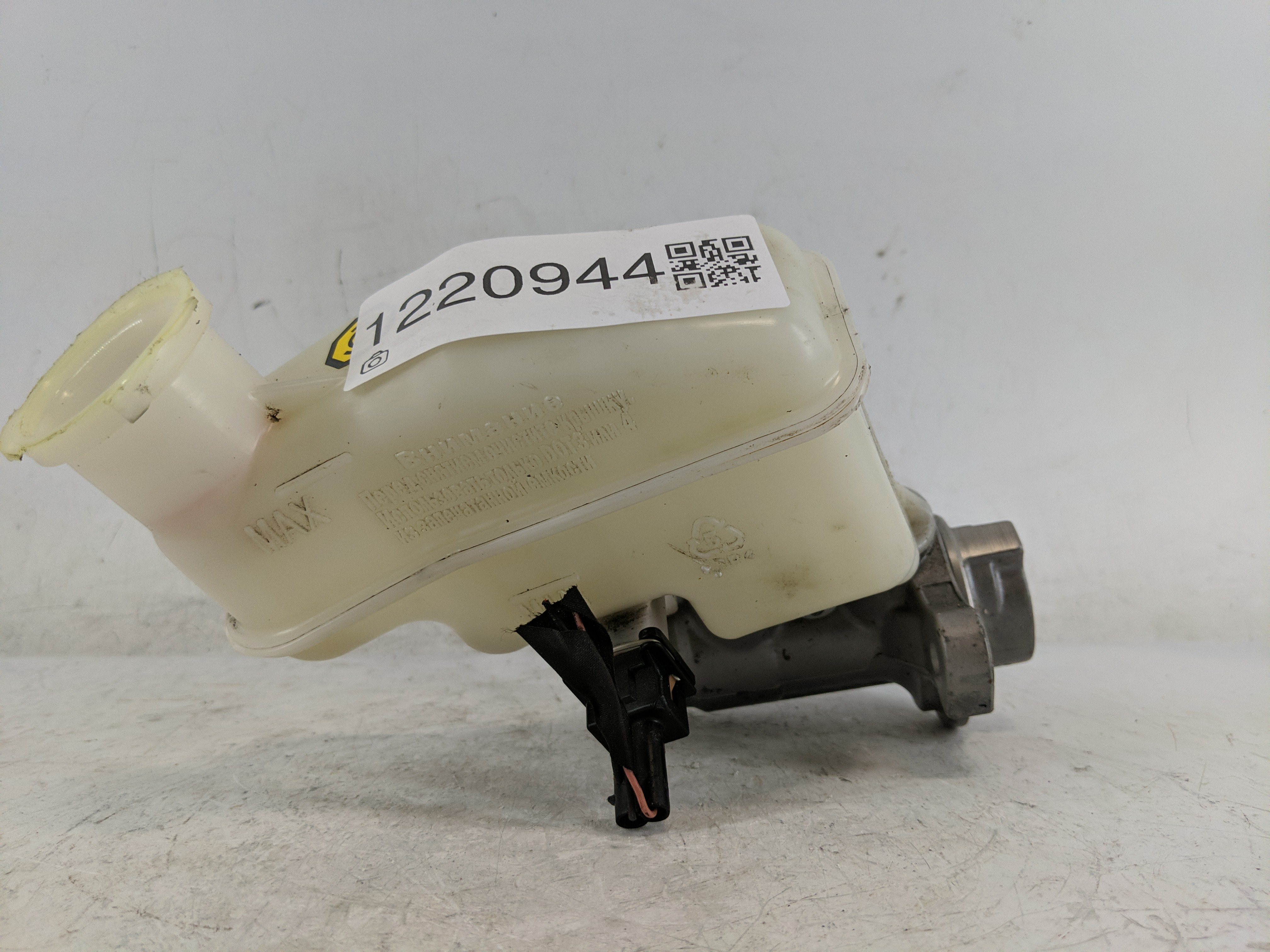 2012-2017 Hyundai Azera Brake Master Cylinder 1220944 - Oemusedautoparts1.com