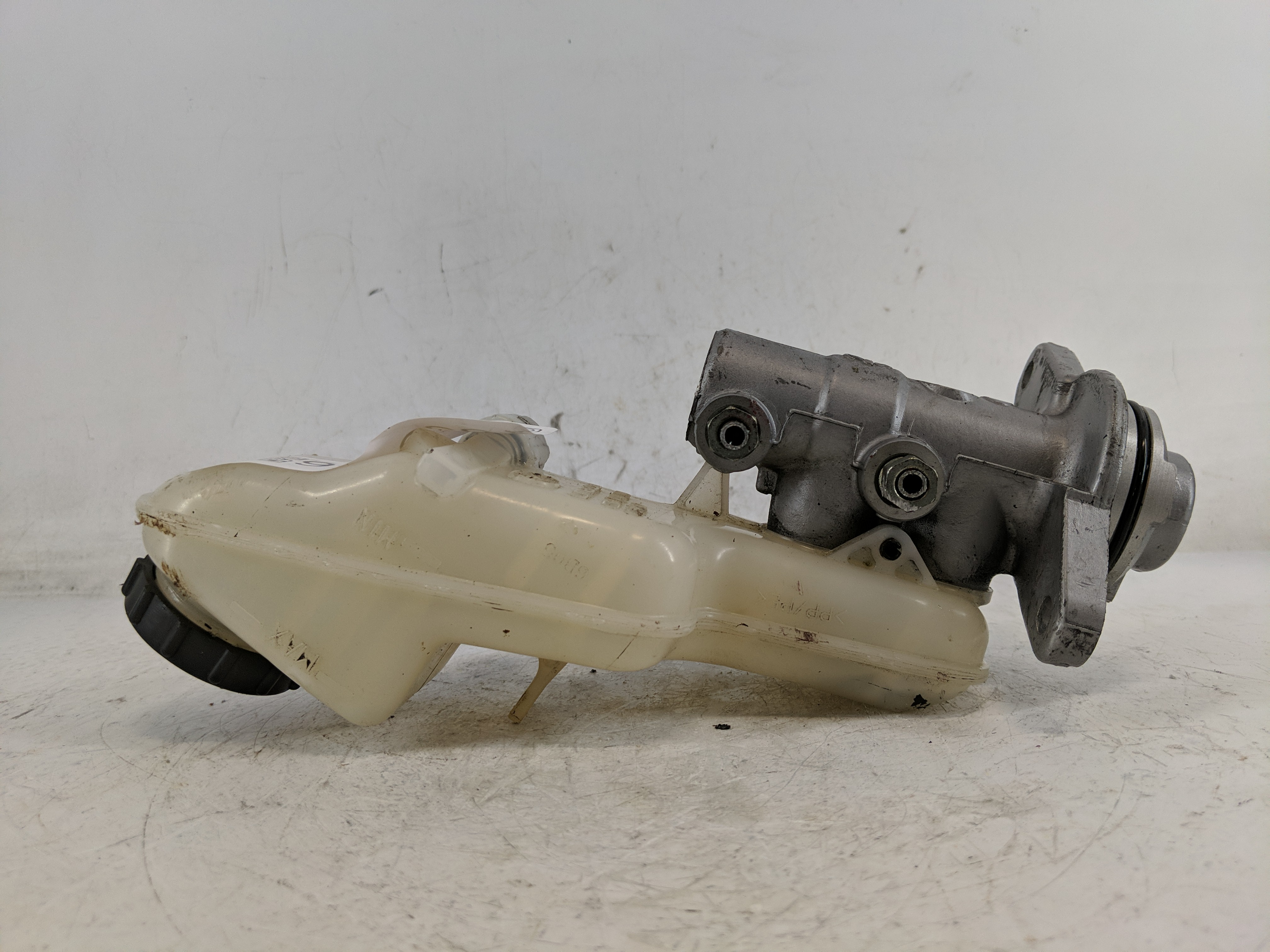2014-2021 Mazda 6 Brake Master Cylinder 1220946 - Oemusedautoparts1.com