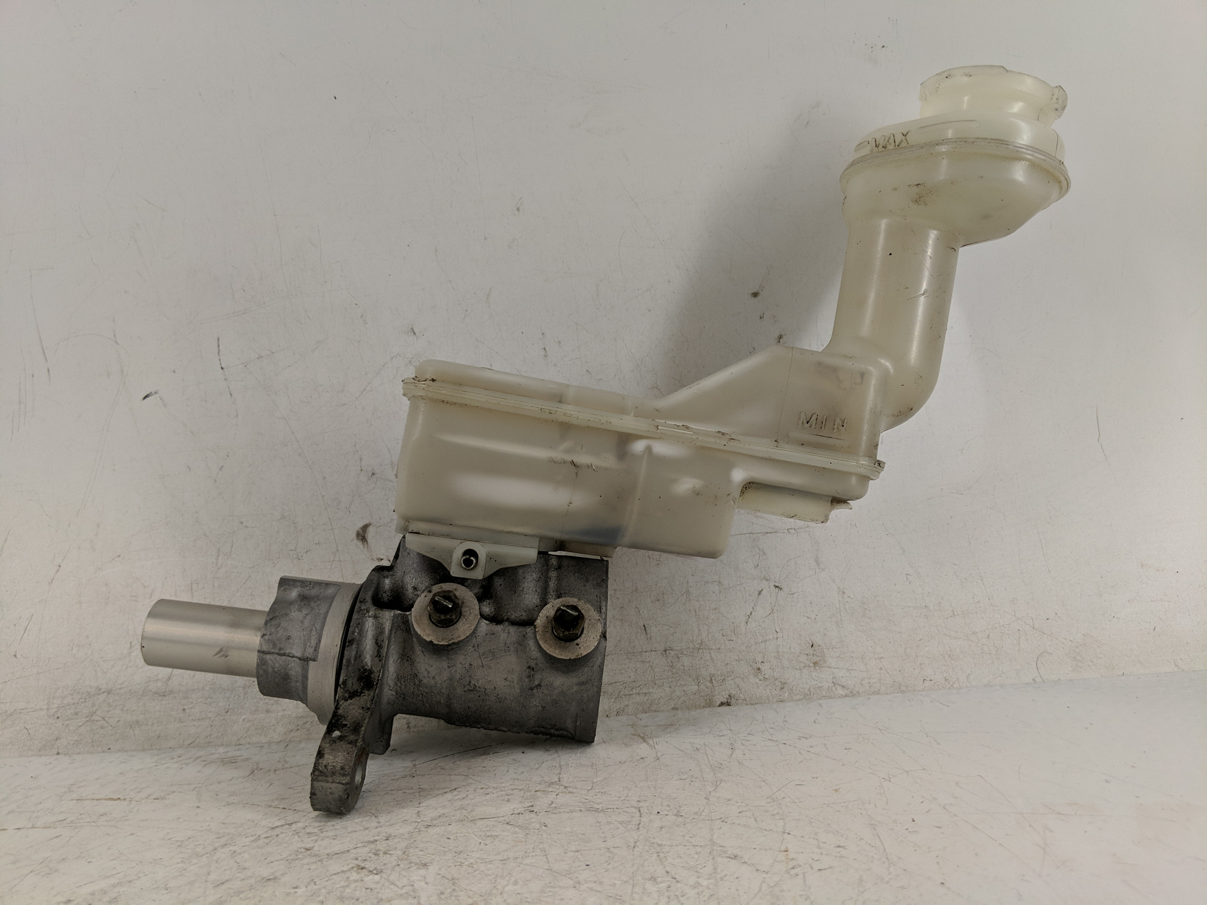 2013-2019 Nissan Sentra Brake Master Cylinder 1220947 - Oemusedautoparts1.com