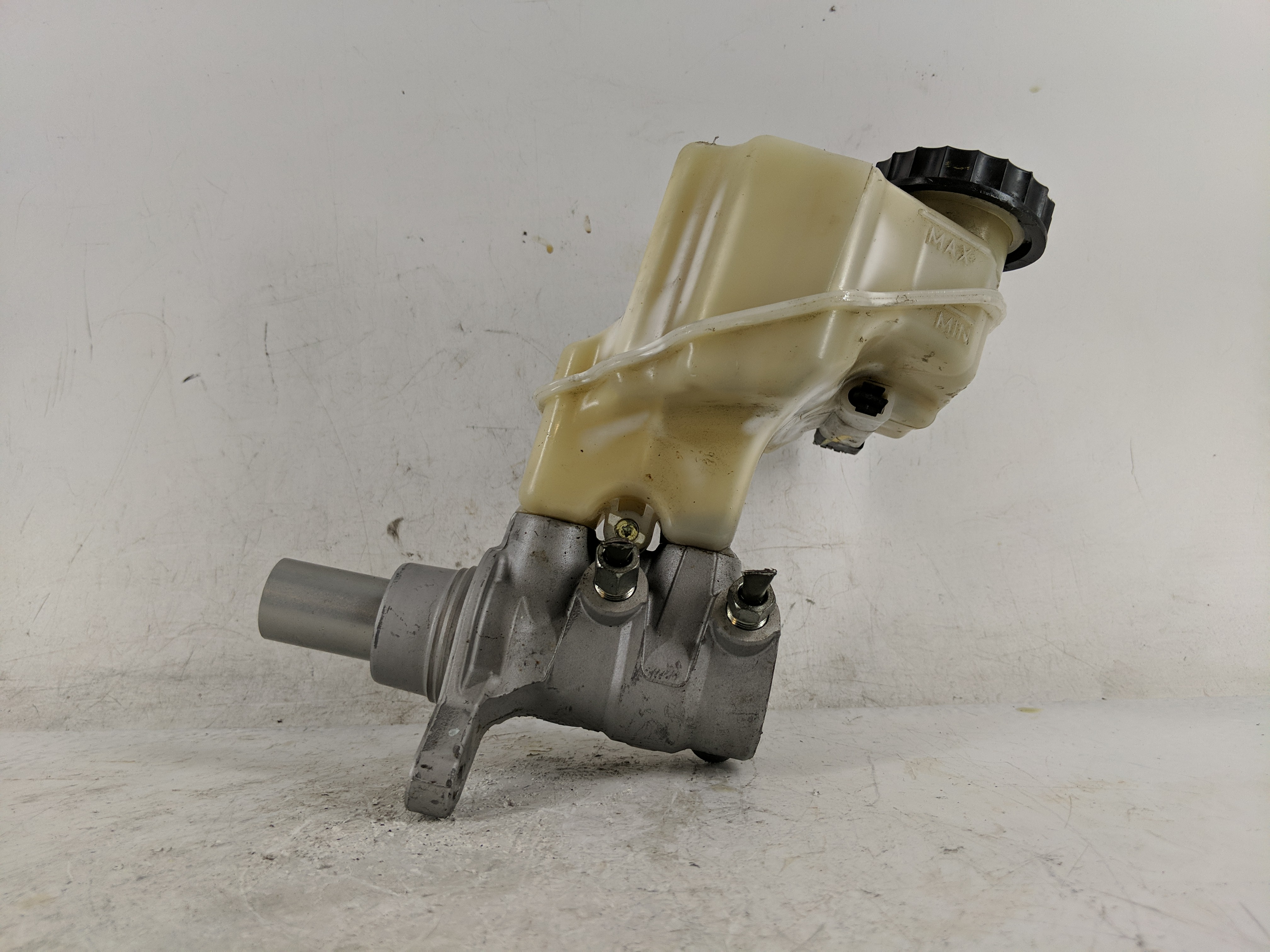 2017 Nissan Altima Brake Master Cylinder 1220952 - Oemusedautoparts1.com