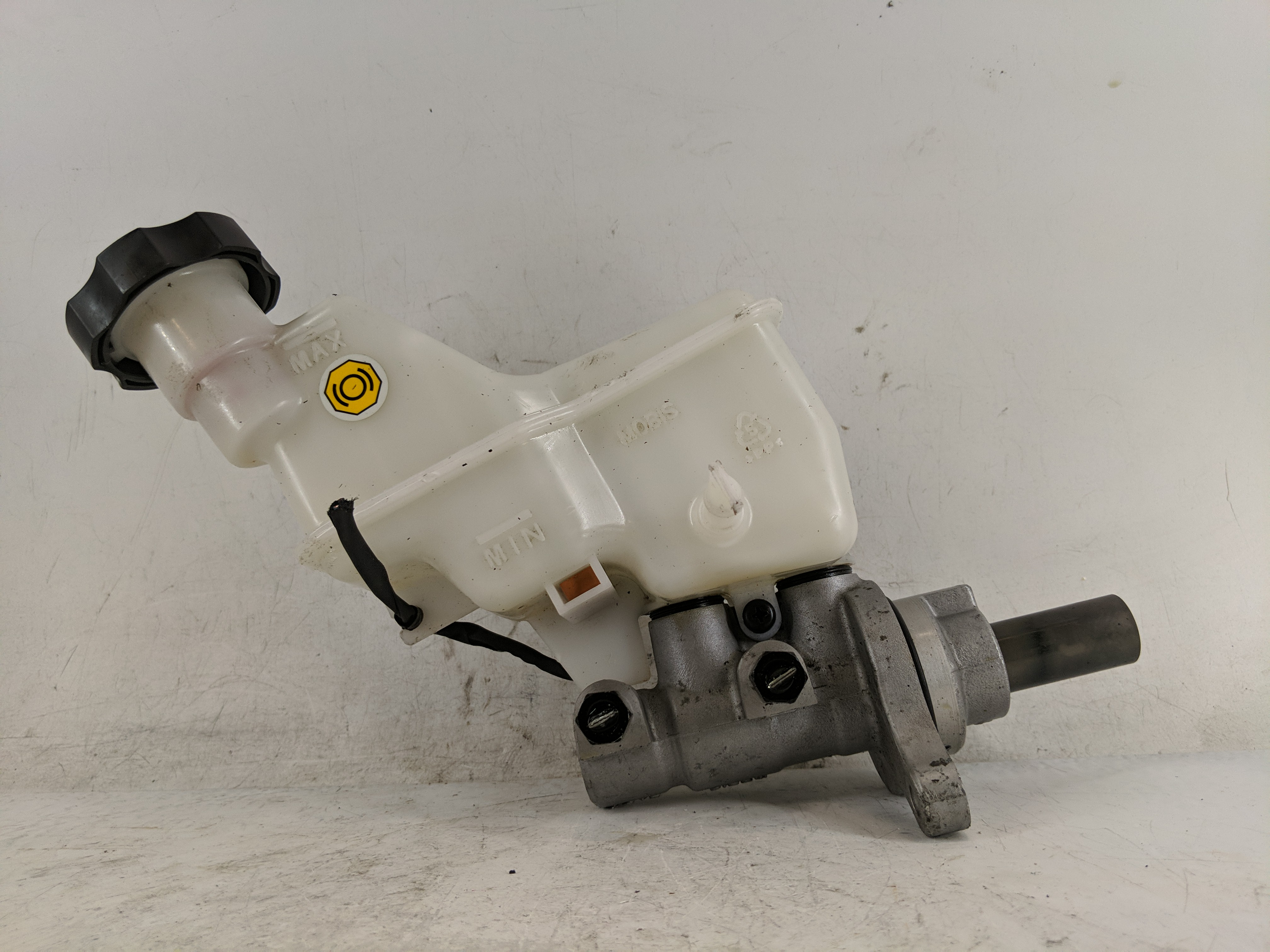 2016-2020 Kia Optima Brake Master Cylinder 1221003 - Oemusedautoparts1.com