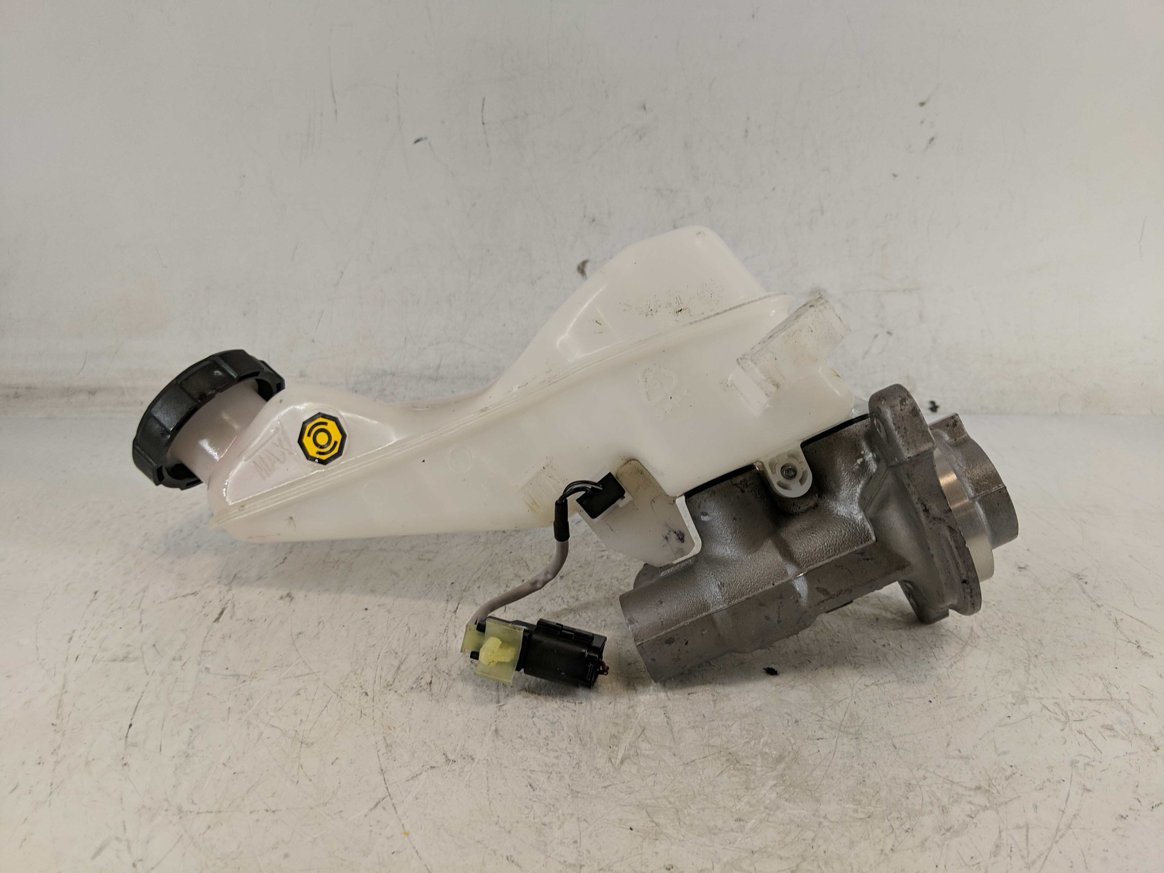 2021-2021 Kia Sorento Brake Master Cylinder 1221006 - Oemusedautoparts1.com