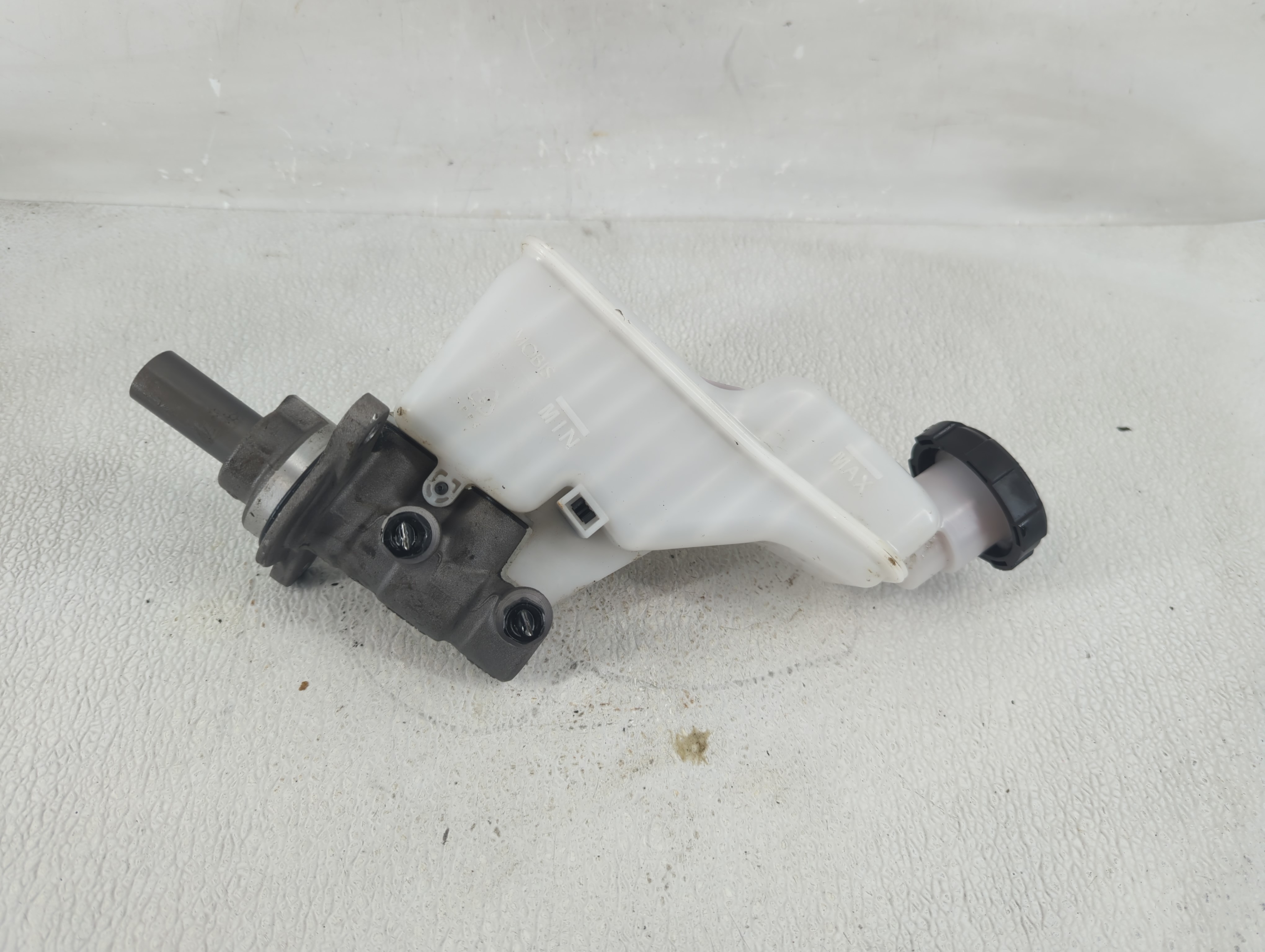 Kia Sportage Brake Master Cylinder 1221009 - Oemusedautoparts1.com