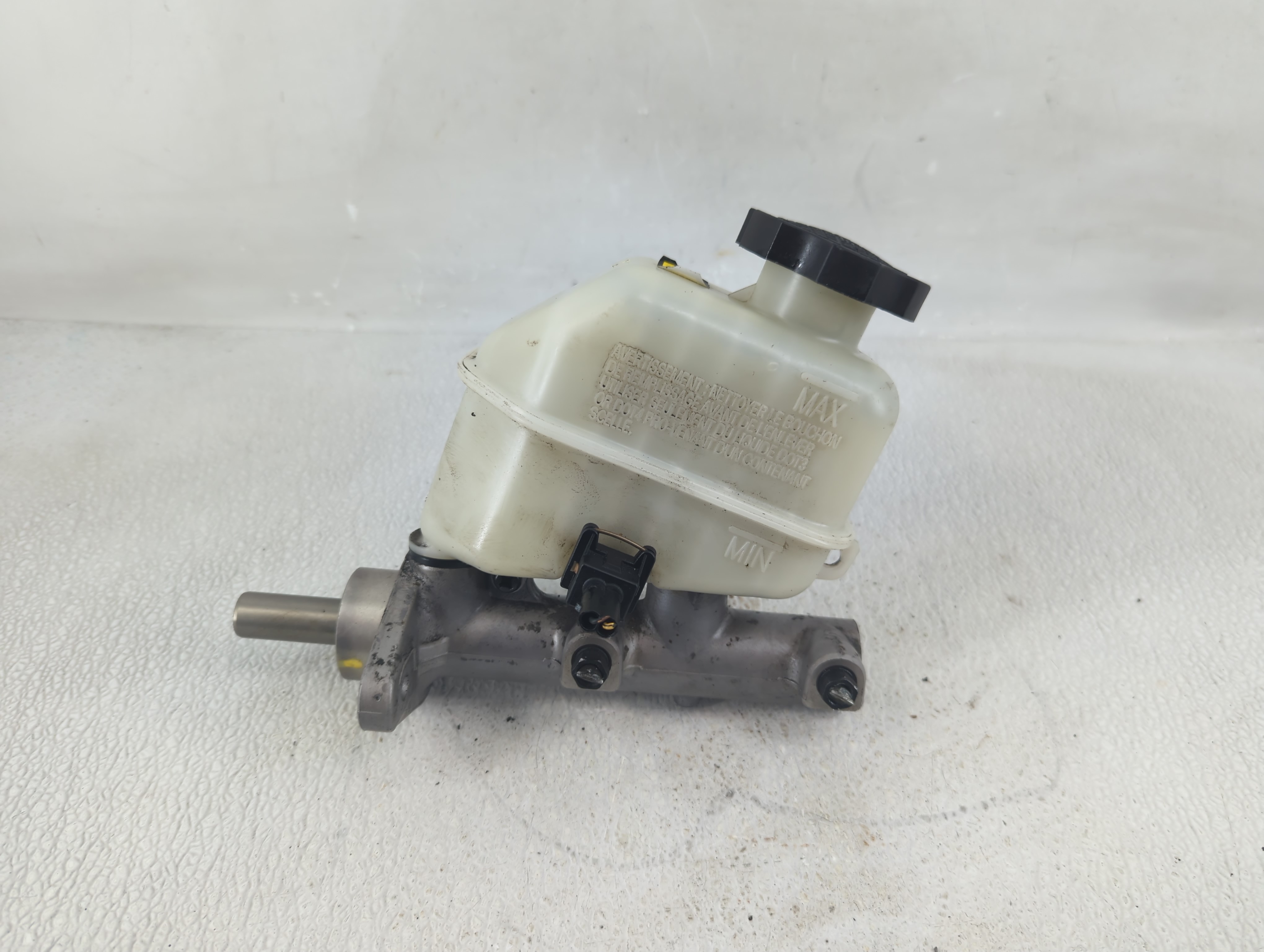 2009-2016 Hyundai Genesis Brake Master Cylinder 1221011 - Oemusedautoparts1.com