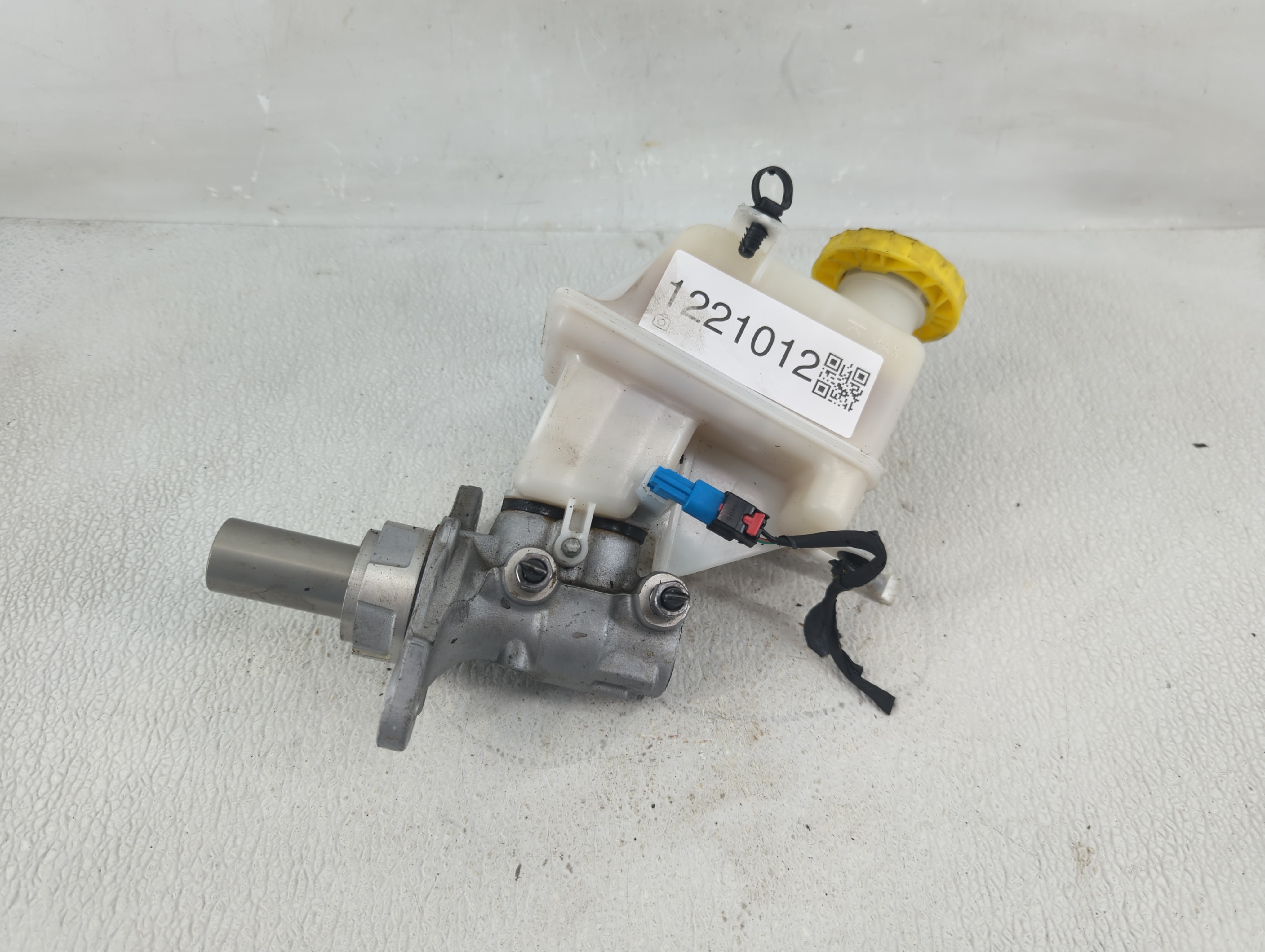 2019-2022 Jeep Cherokee Brake Master Cylinder 1221012 - Oemusedautoparts1.com