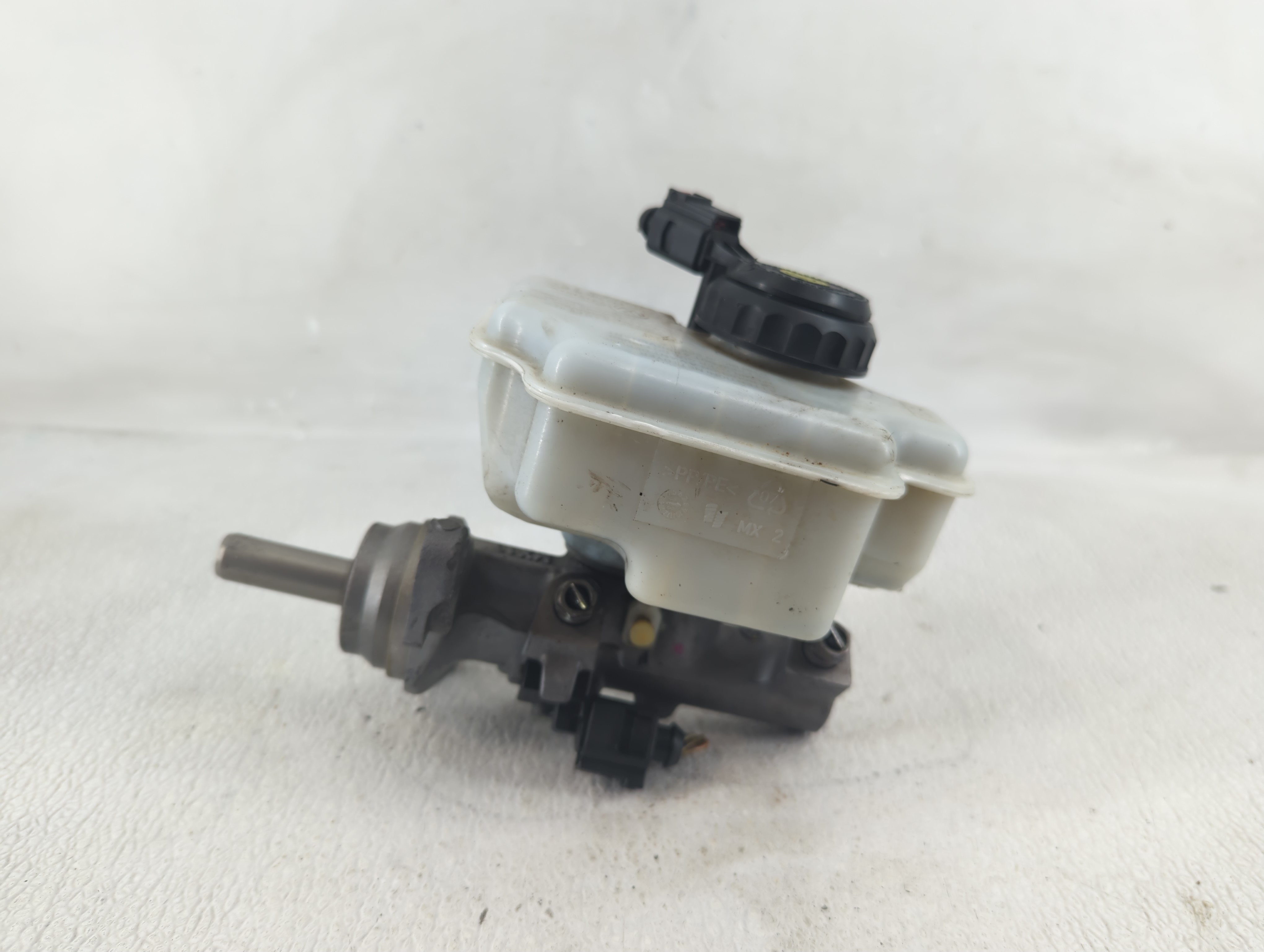 2014 Volkswagen Jetta Brake Master Cylinder 1221013 - Oemusedautoparts1.com