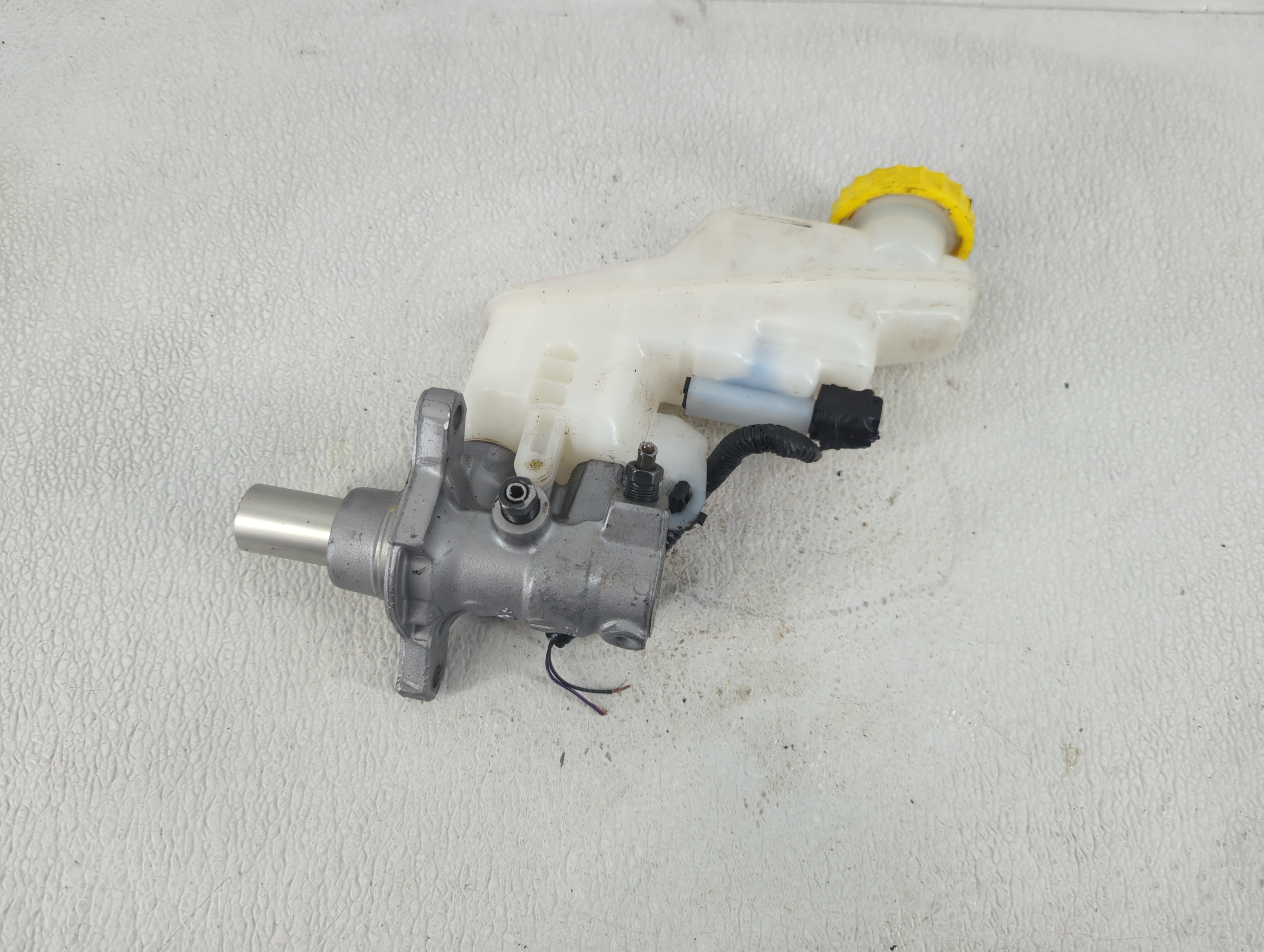 2022-2022 Nissan Sentra Brake Master Cylinder 1221031 - Oemusedautoparts1.com