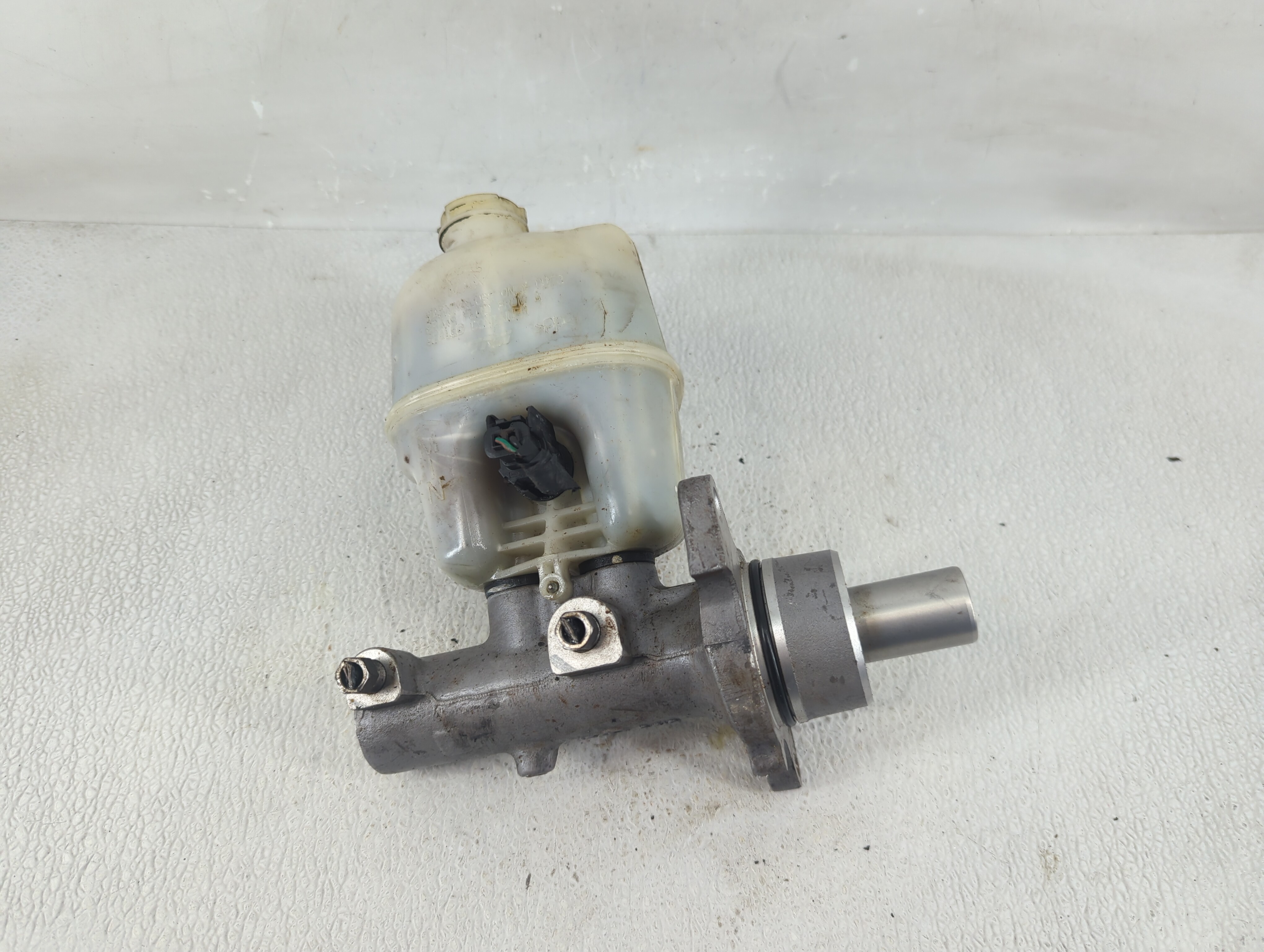 Picture of 2003 Mazda 6 Brake Master Cylinder 1221033