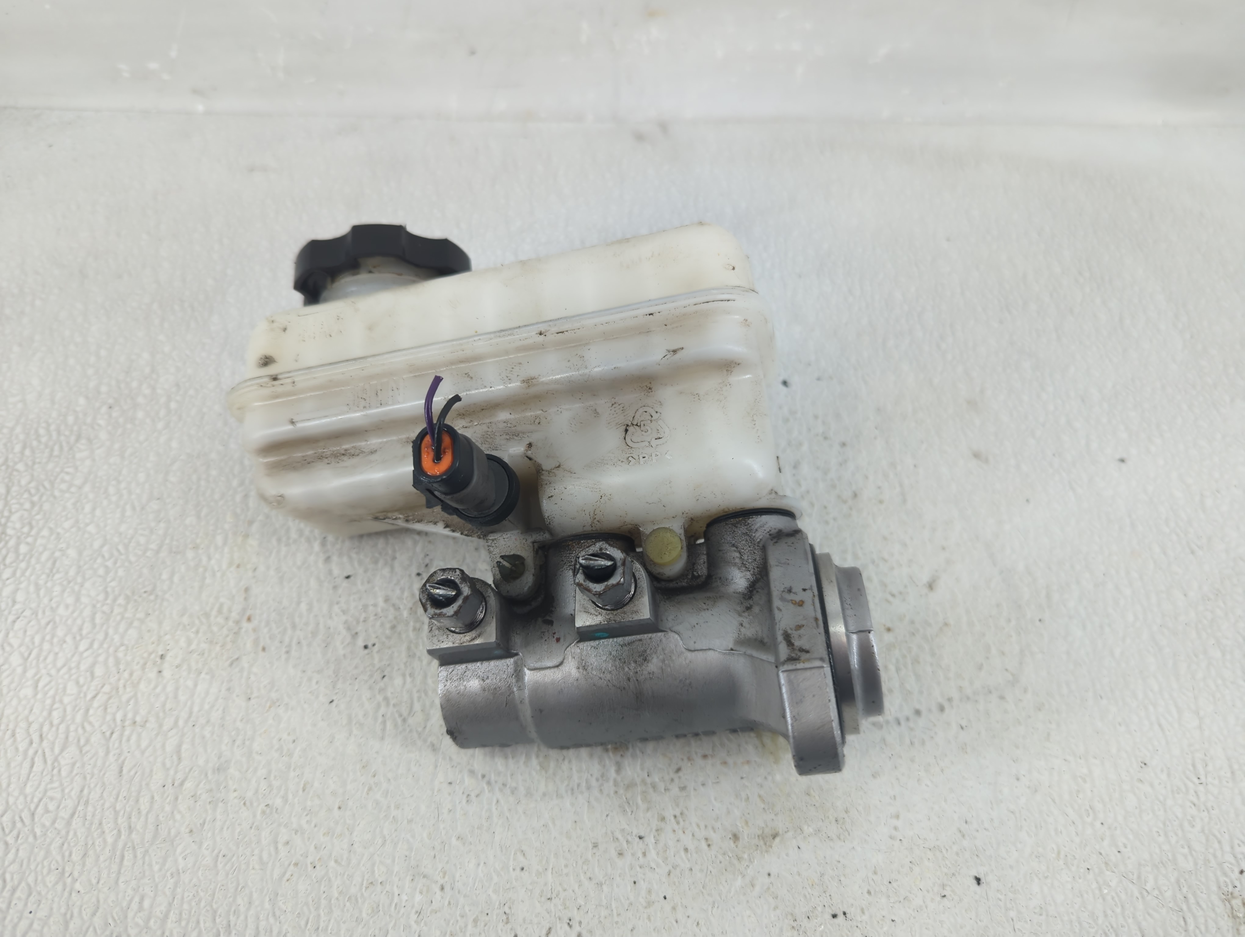 2011-2017 Gmc Terrain Brake Master Cylinder 1221034 - Oemusedautoparts1.com