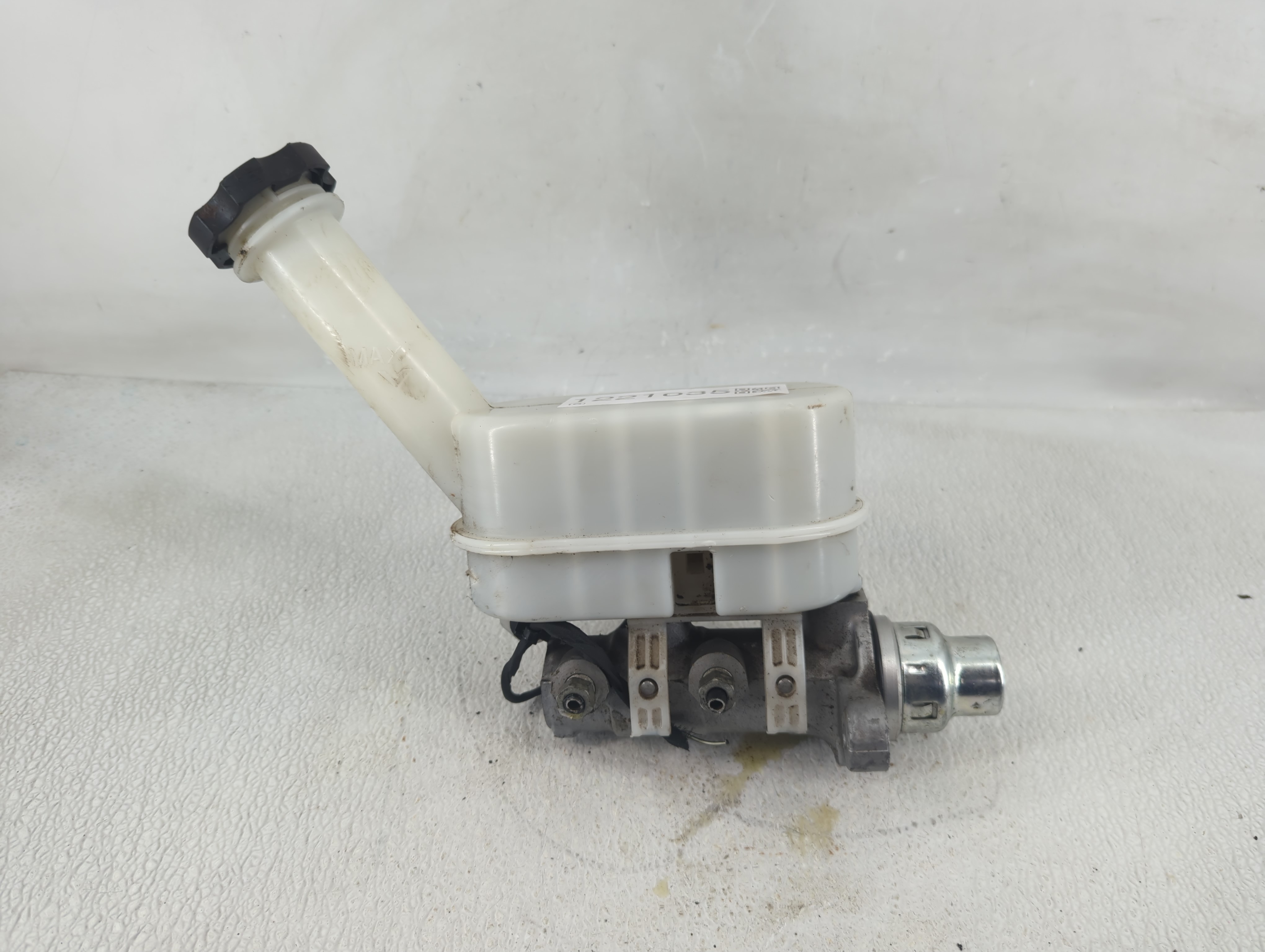 Chevrolet Traverse Brake Master Cylinder 1221035 - Oemusedautoparts1.com