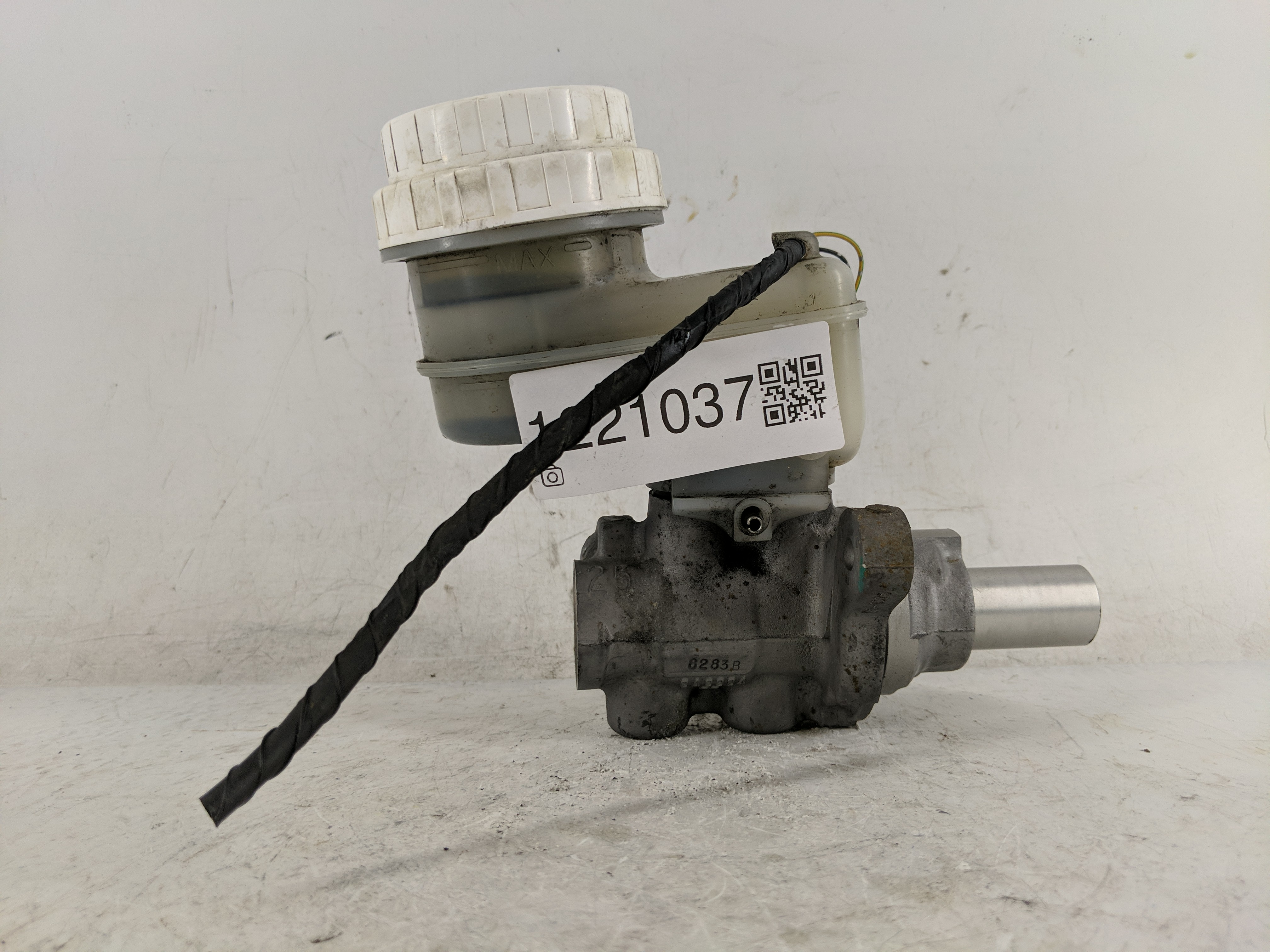 2006-2009 Mitsubishi Galant Brake Master Cylinder 1221037 - Oemusedautoparts1.com