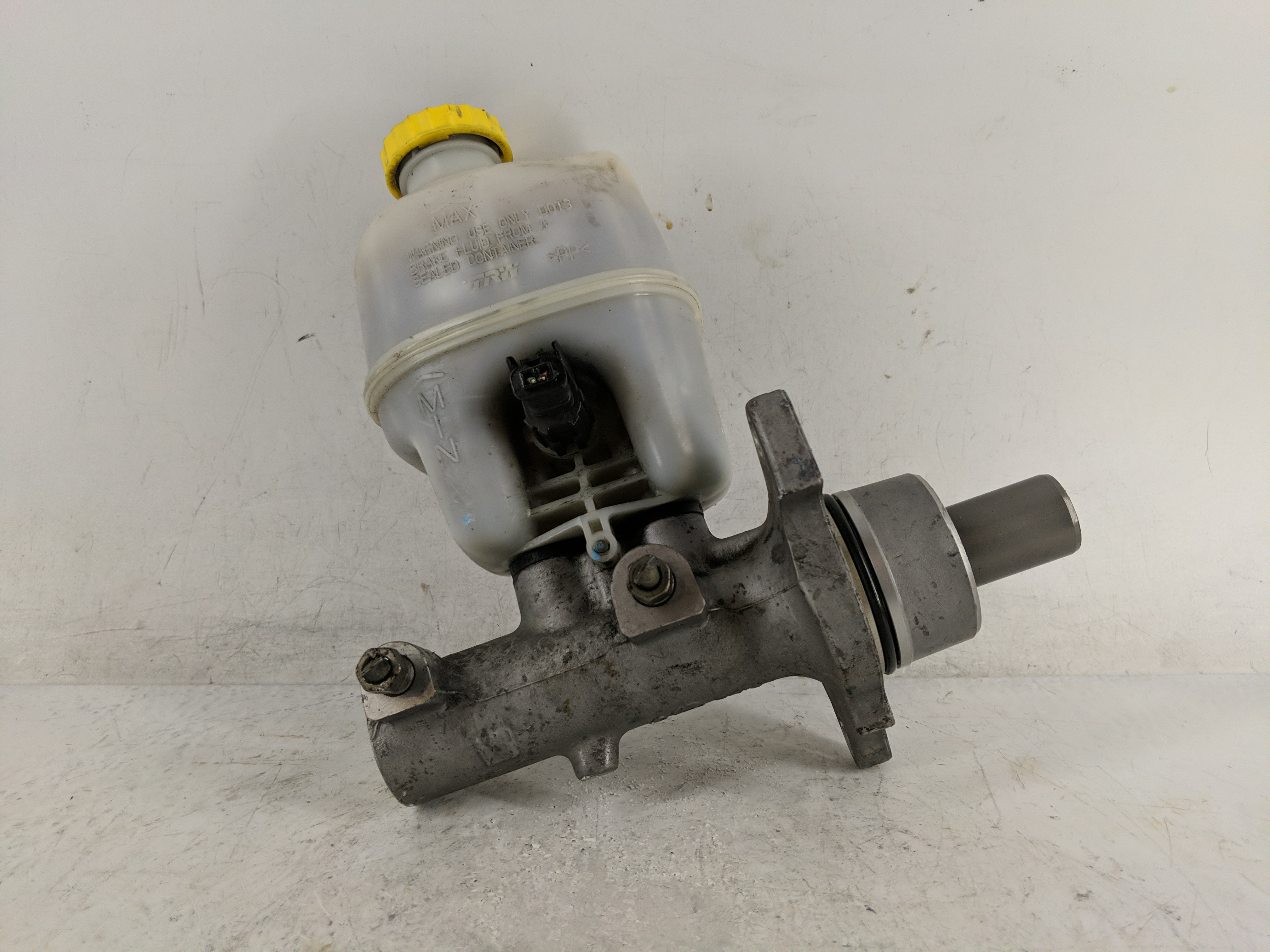 2007-2008 Dodge Ram 1500 Brake Master Cylinder 1221117 - Oemusedautoparts1.com