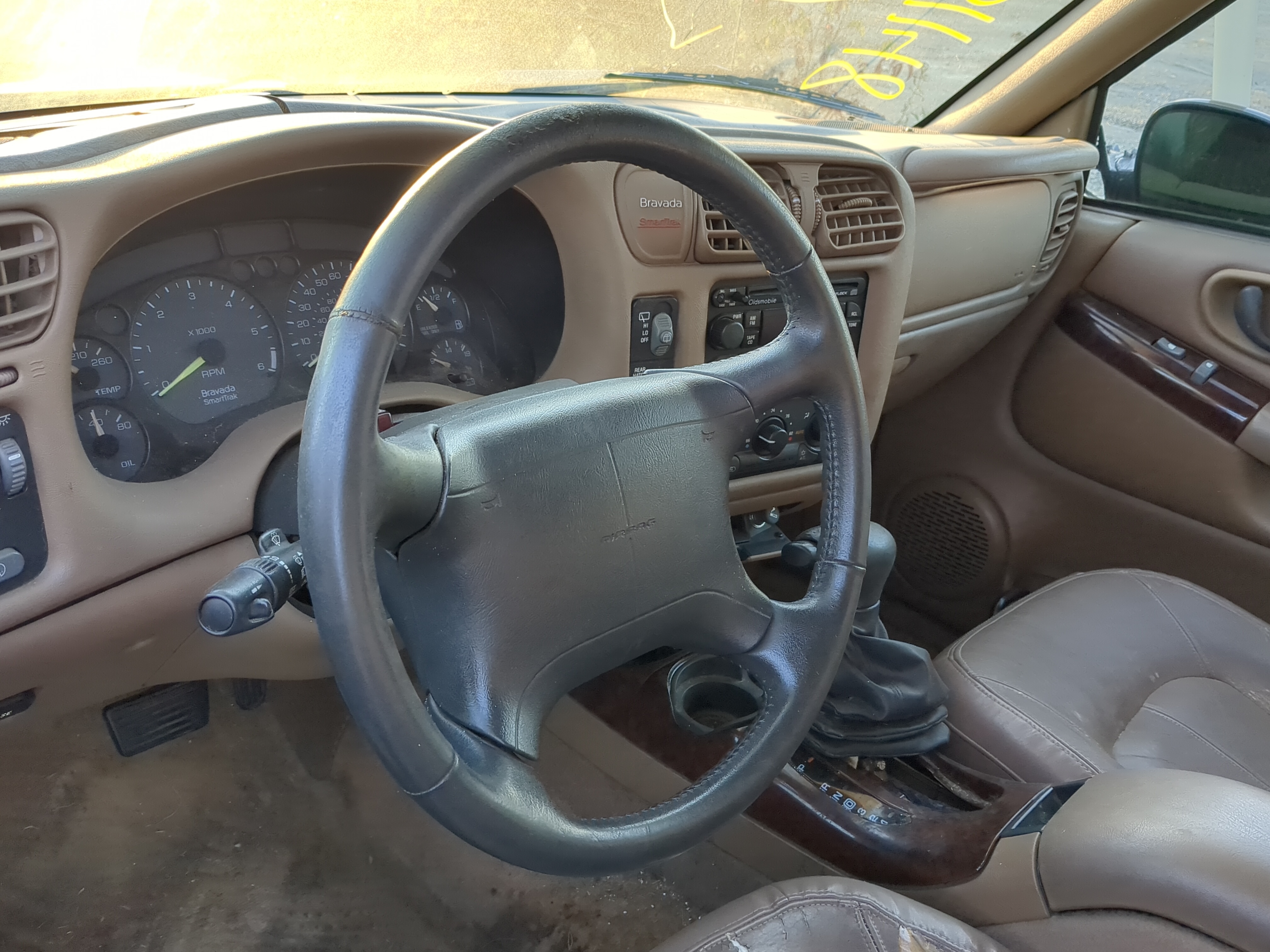 1998-1998 Oldsmobile Bravada Air Bag Driver Left Steering Wheel Mounted 1221144 - Oemusedautoparts1.com
