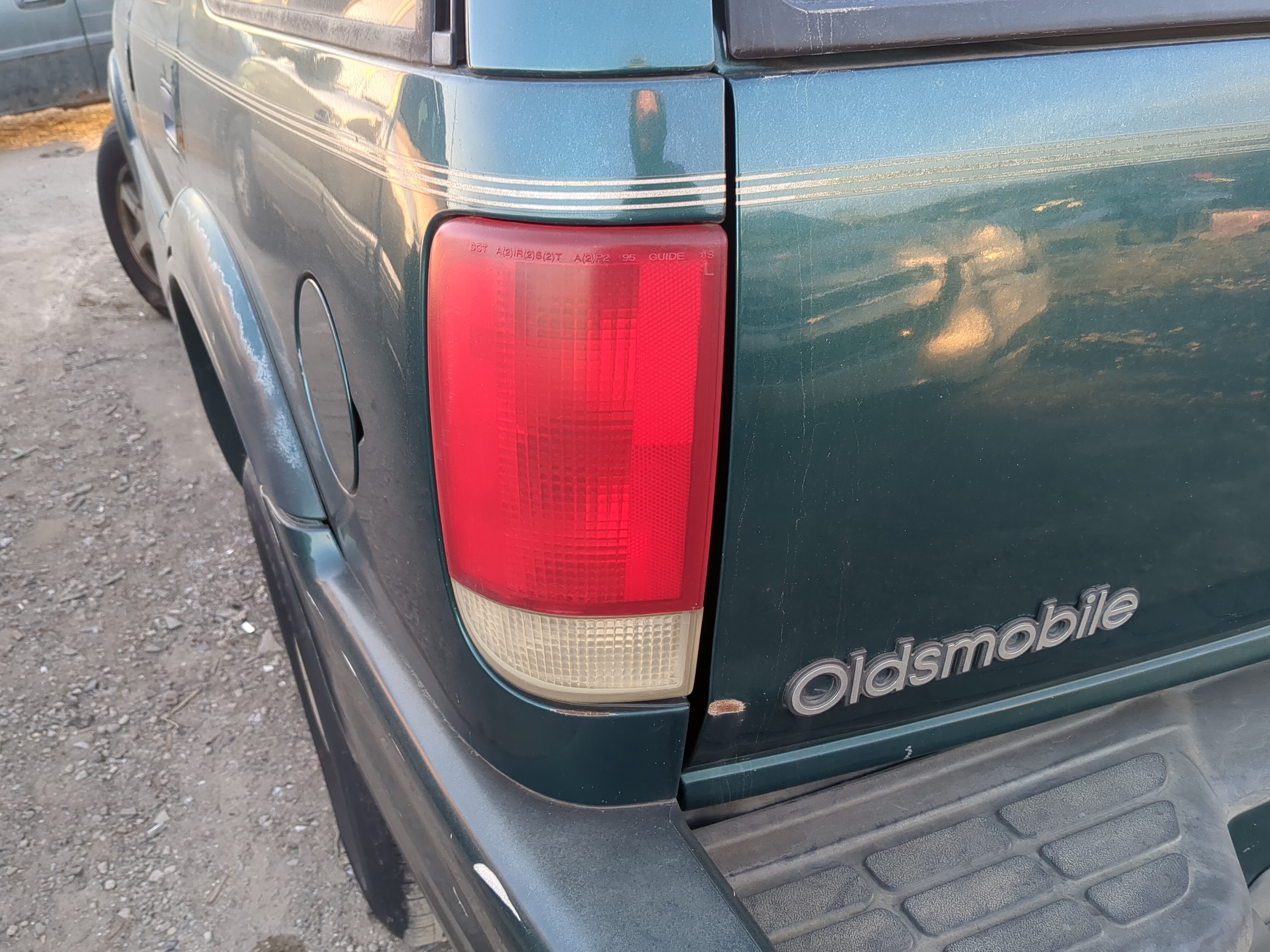 1996-2001 Oldsmobile Bravada Driver Left Side Tail Light Taillight Oem 1221235 - Oemusedautoparts1.com