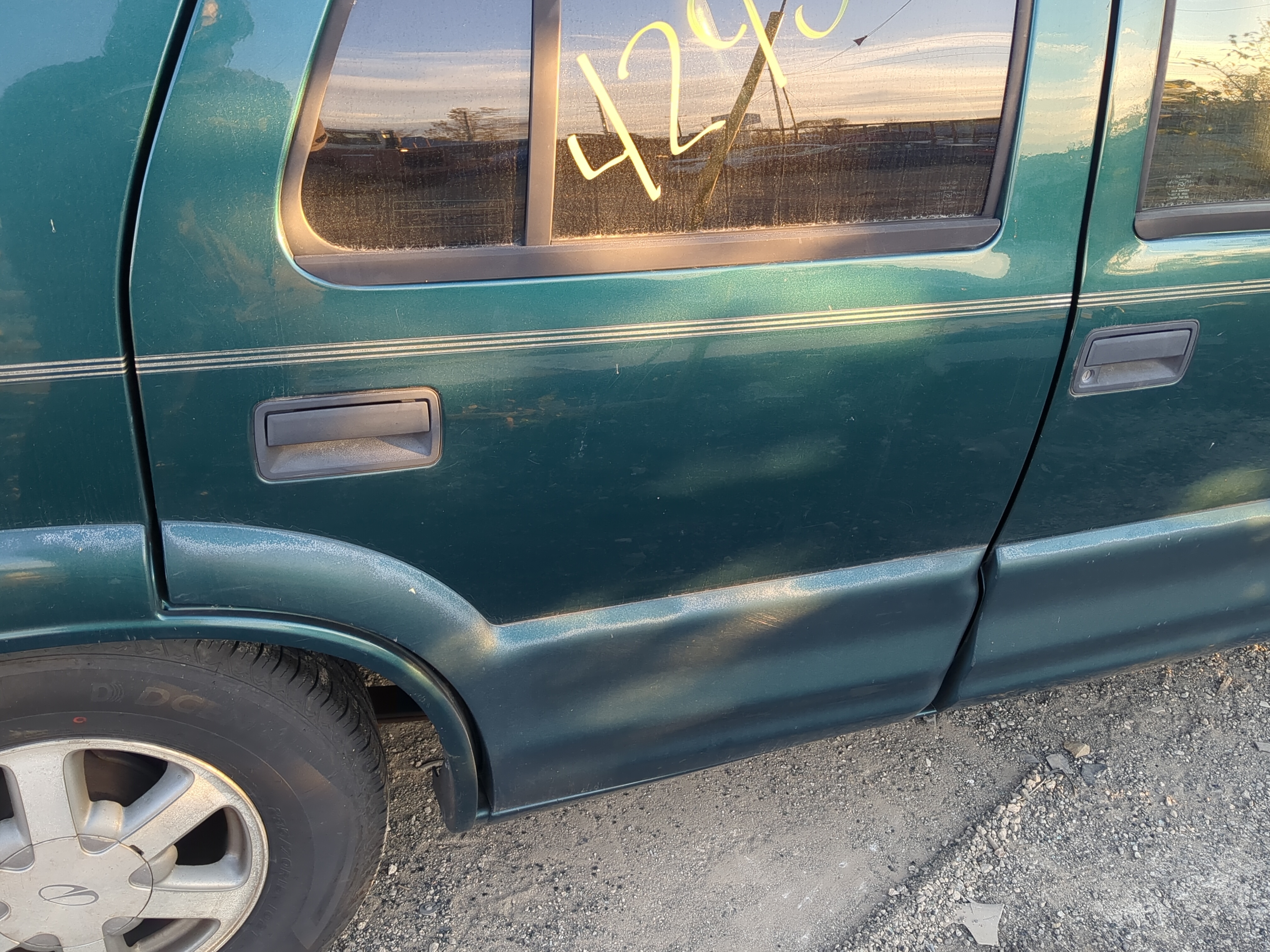 1998-2001 Oldsmobile Bravada Passenger Rear Door Oem 1221244 - Oemusedautoparts1.com