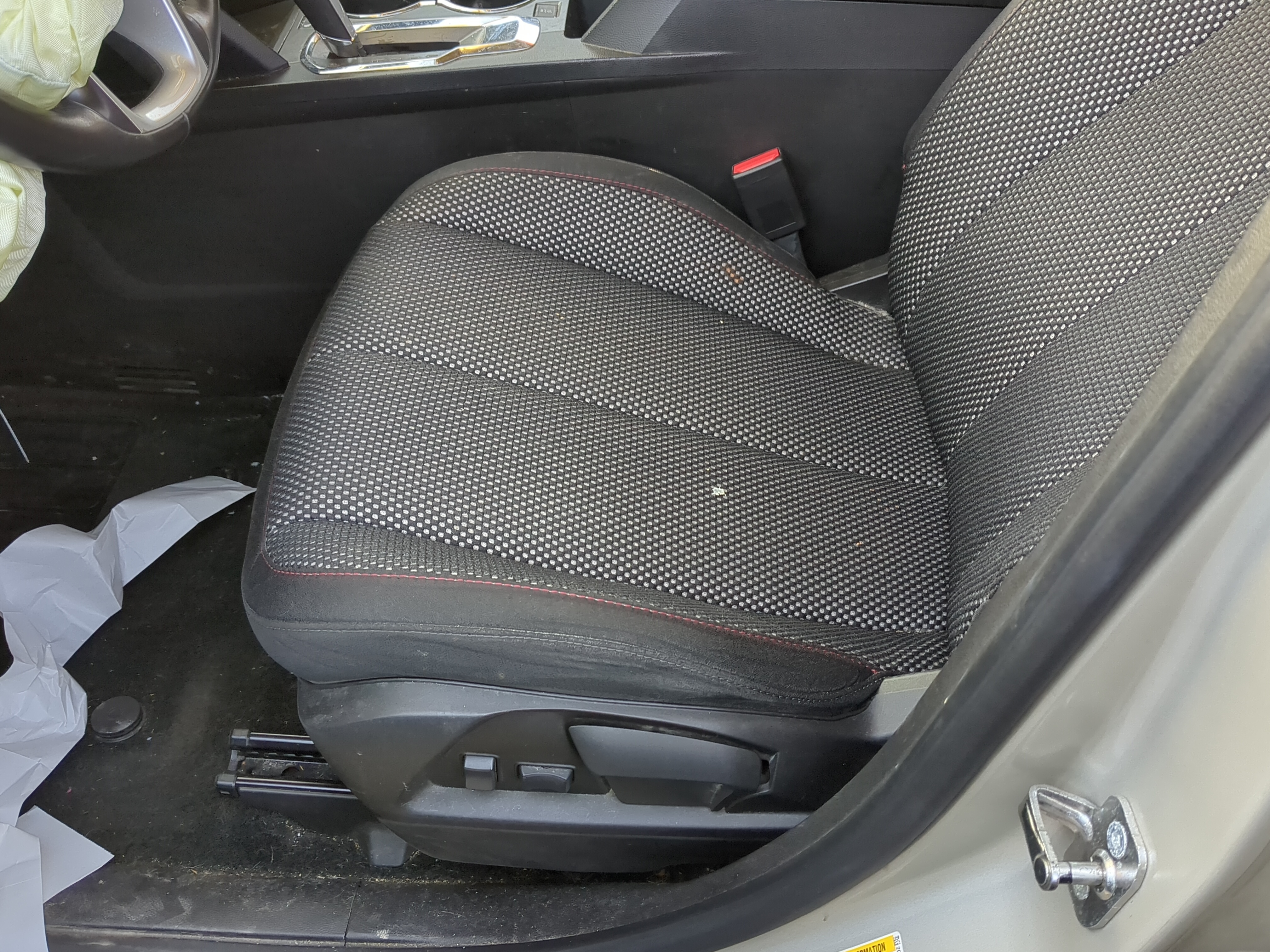 2014-2017 Chevrolet Equinox Driver Front Seat Oem 1221363 - Oemusedautoparts1.com