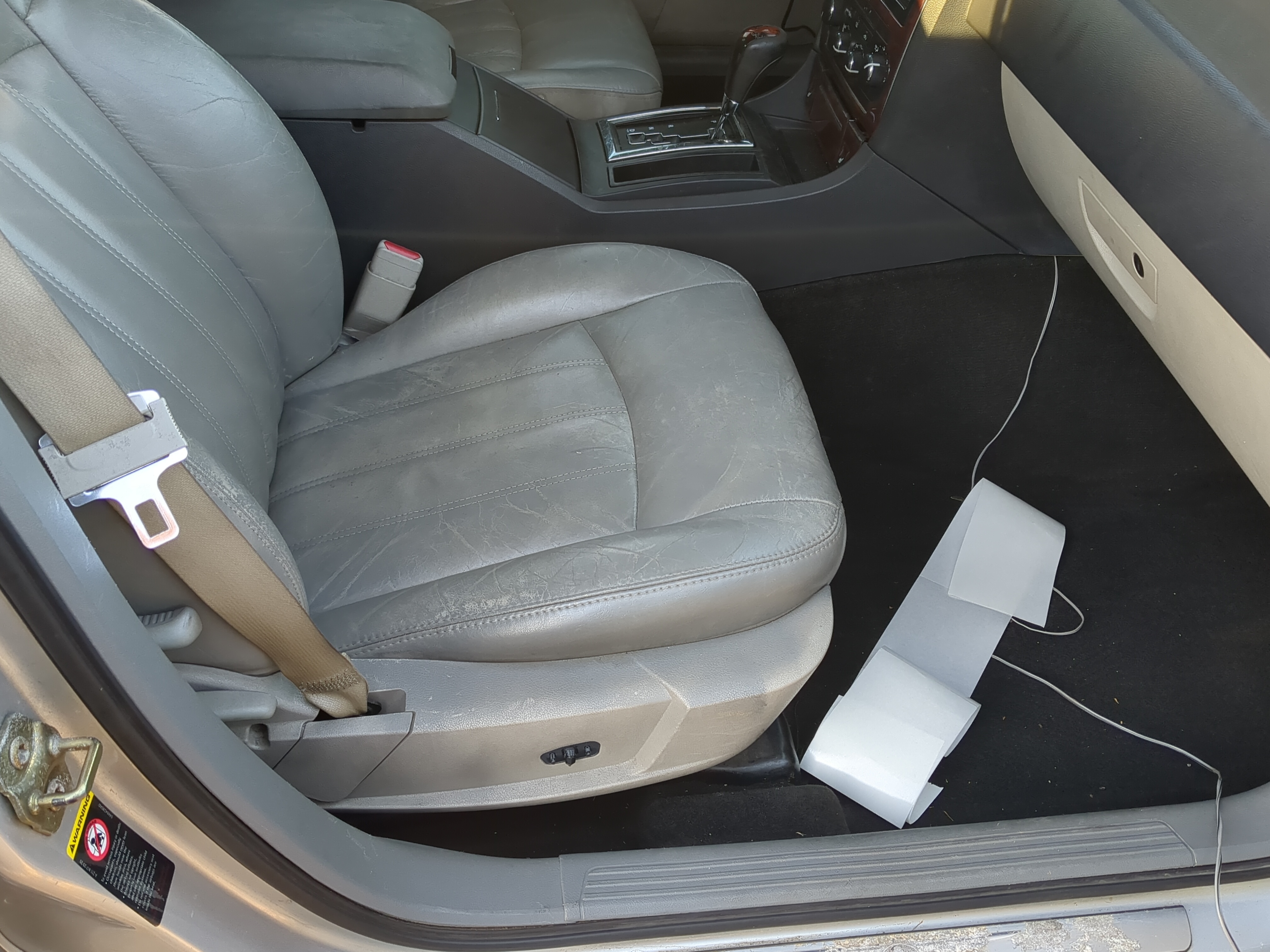 Picture of Chrysler 300c Passenger Front Seat Oem 1221980