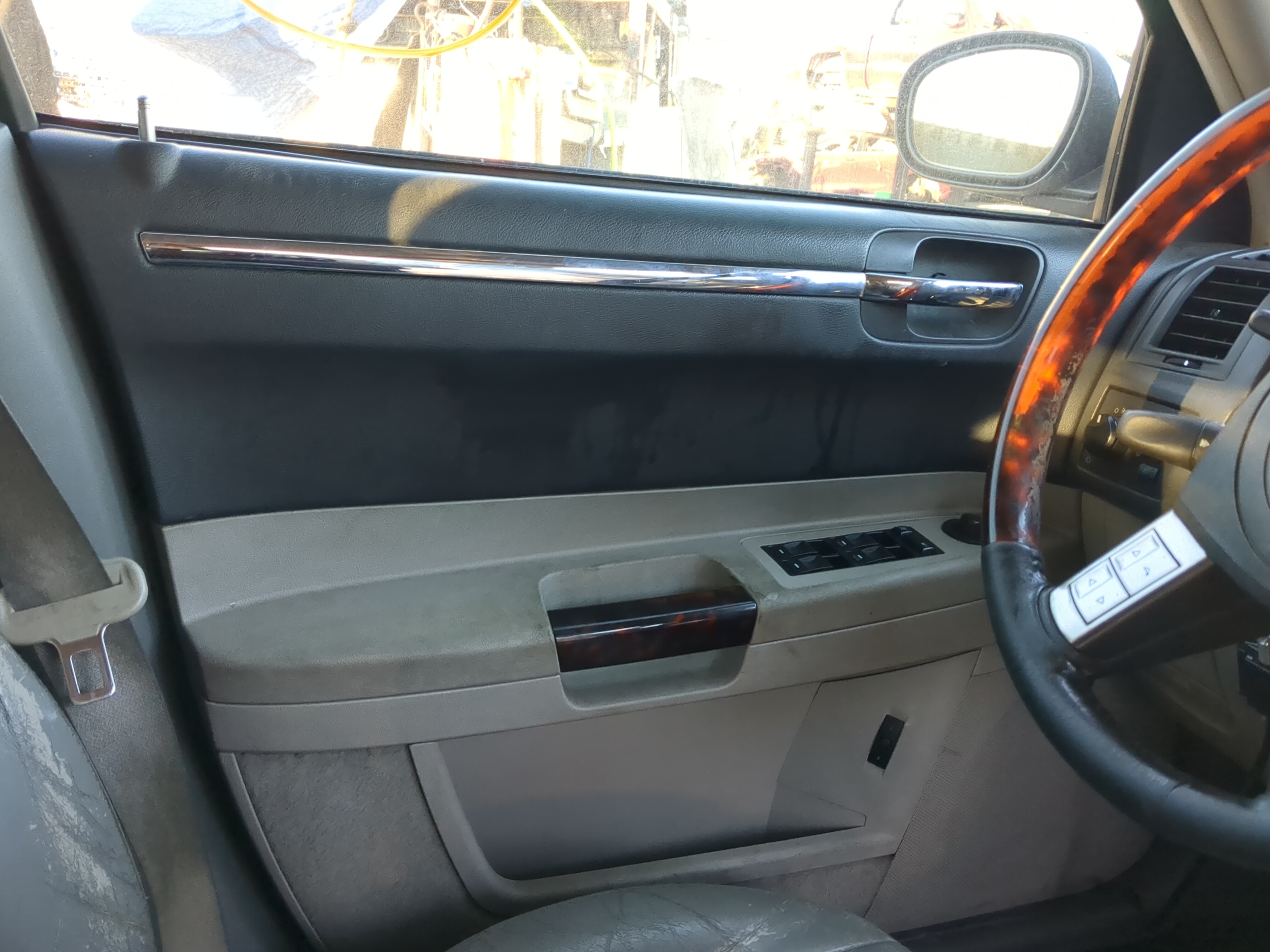 2005 Chrysler 300c Front Left Driver Interior Door Panel Trim 1222014 - Oemusedautoparts1.com
