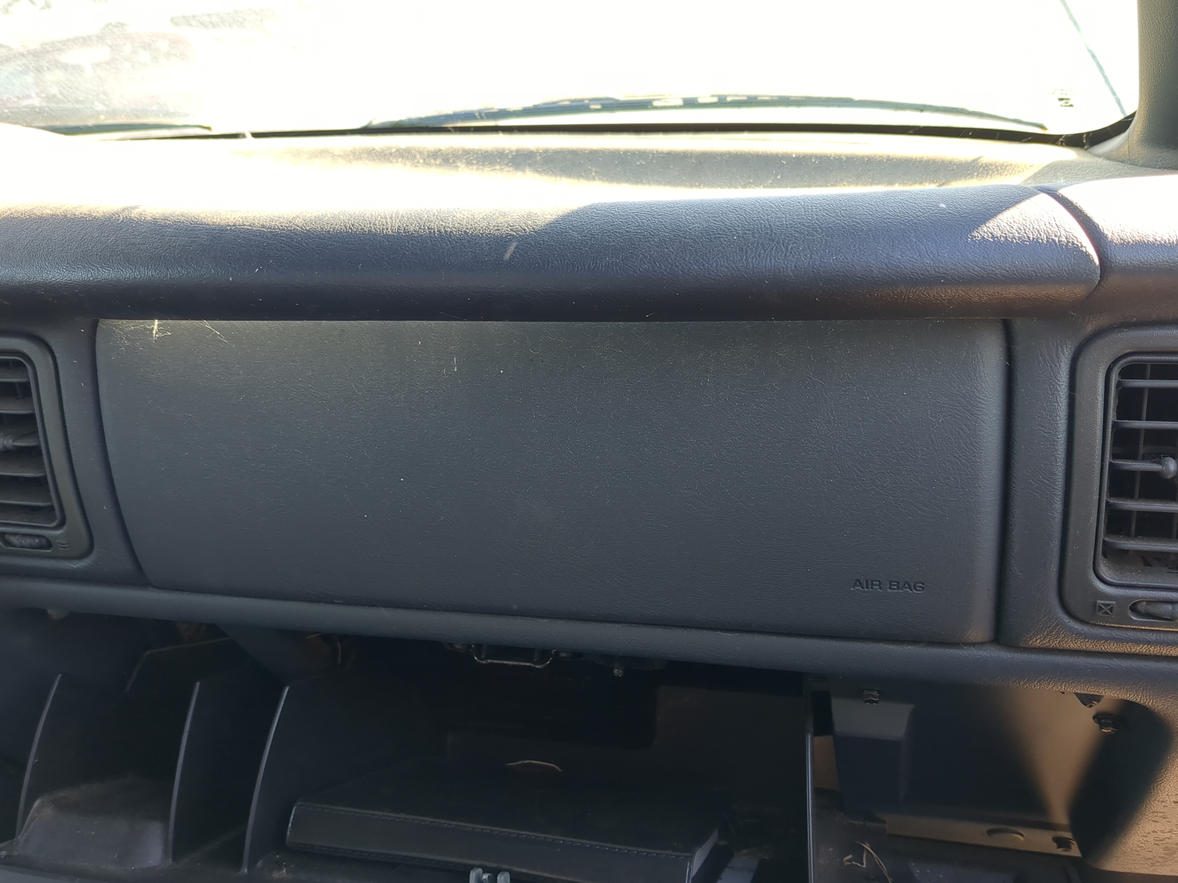 2000-2003 Chevrolet Silverado 1500 Air Bag Passenger Right Dashboard Oem 1222080 - Oemusedautoparts1.com