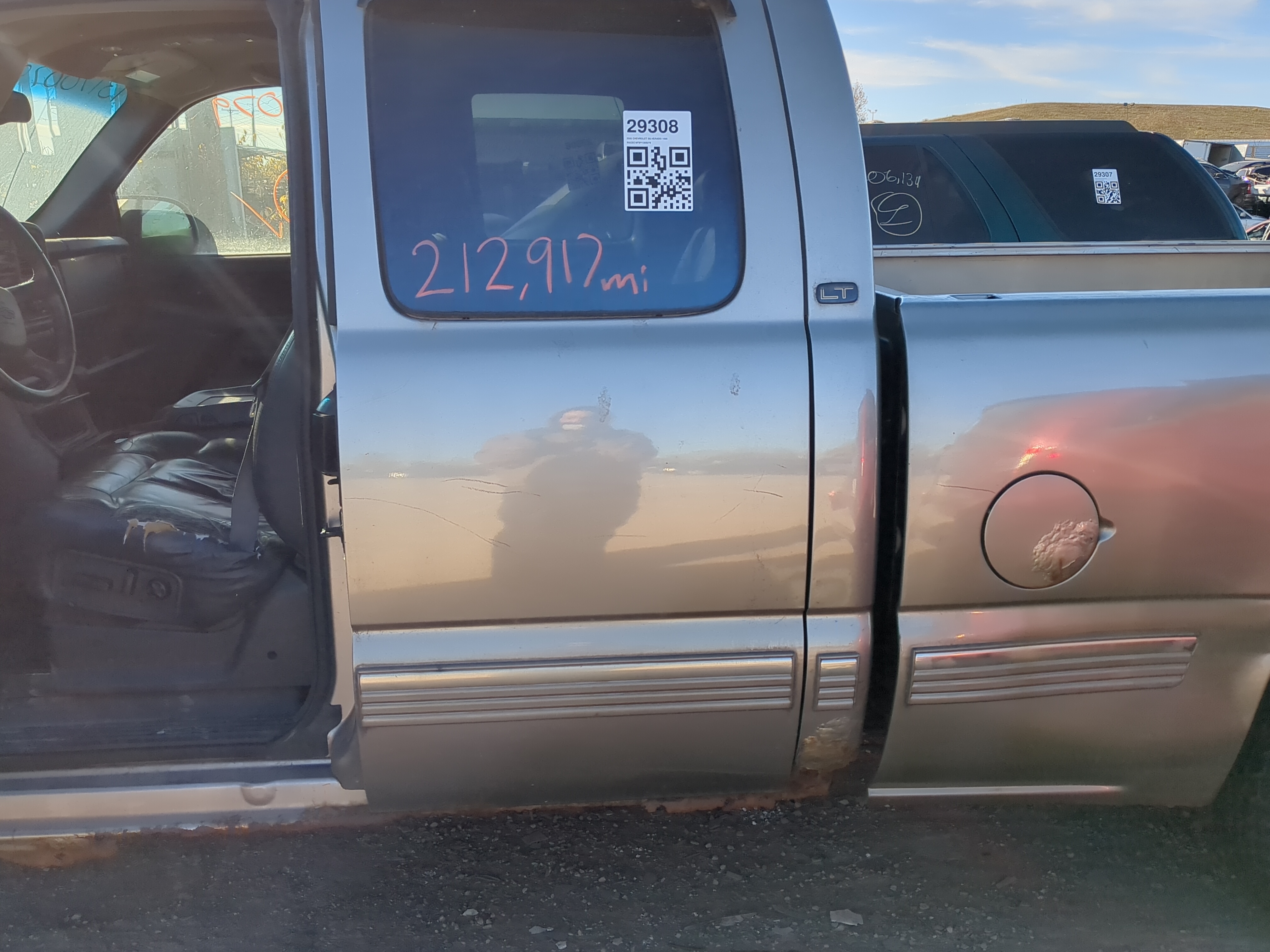 2000-2007 Chevrolet Silverado 1500 Driver Rear Door Oem 1222120 - Oemusedautoparts1.com