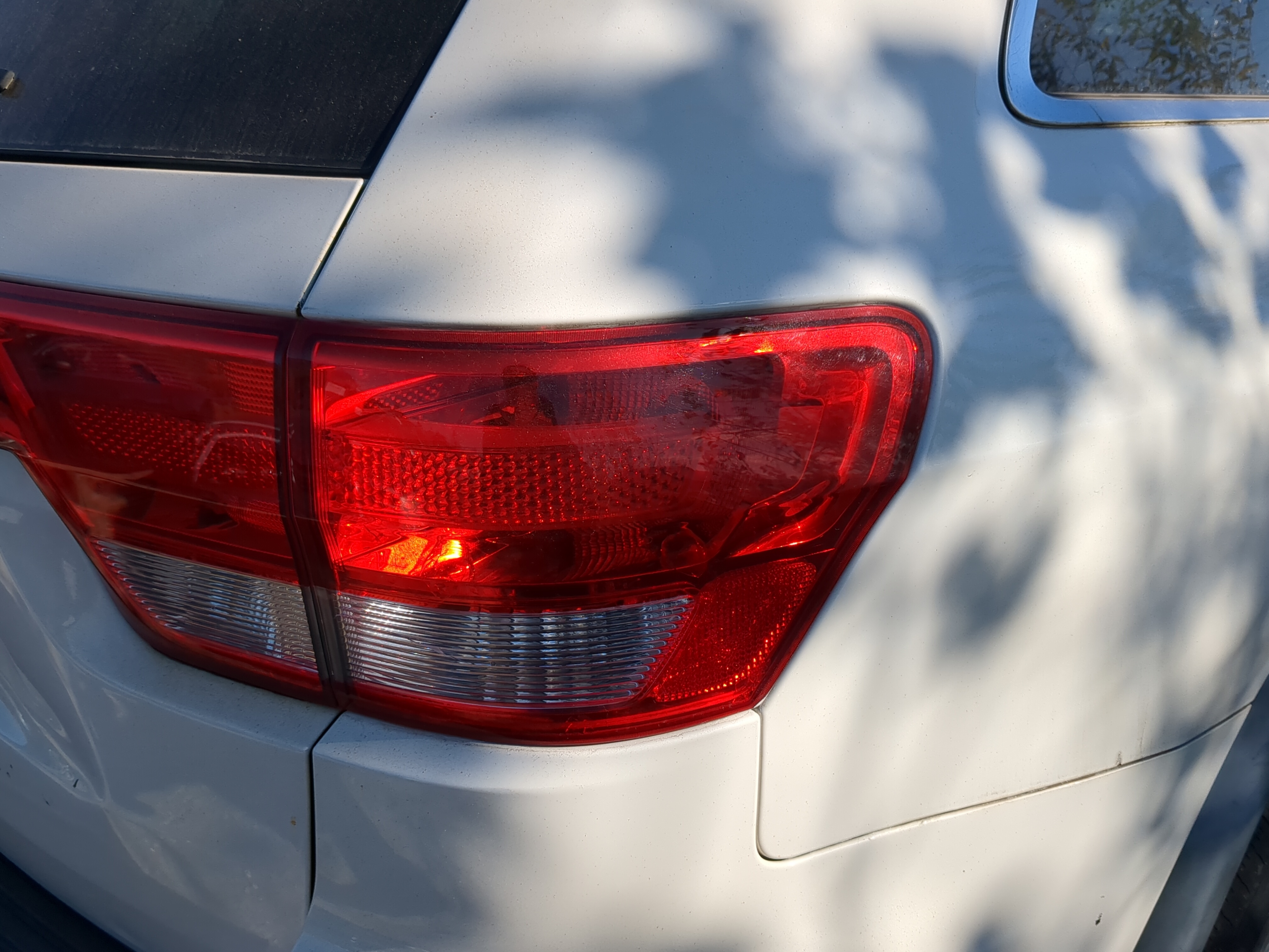 Picture of 2011 Jeep Grand Cherokee Passenger Right Side Tail Light Taillight Oem 1222412
