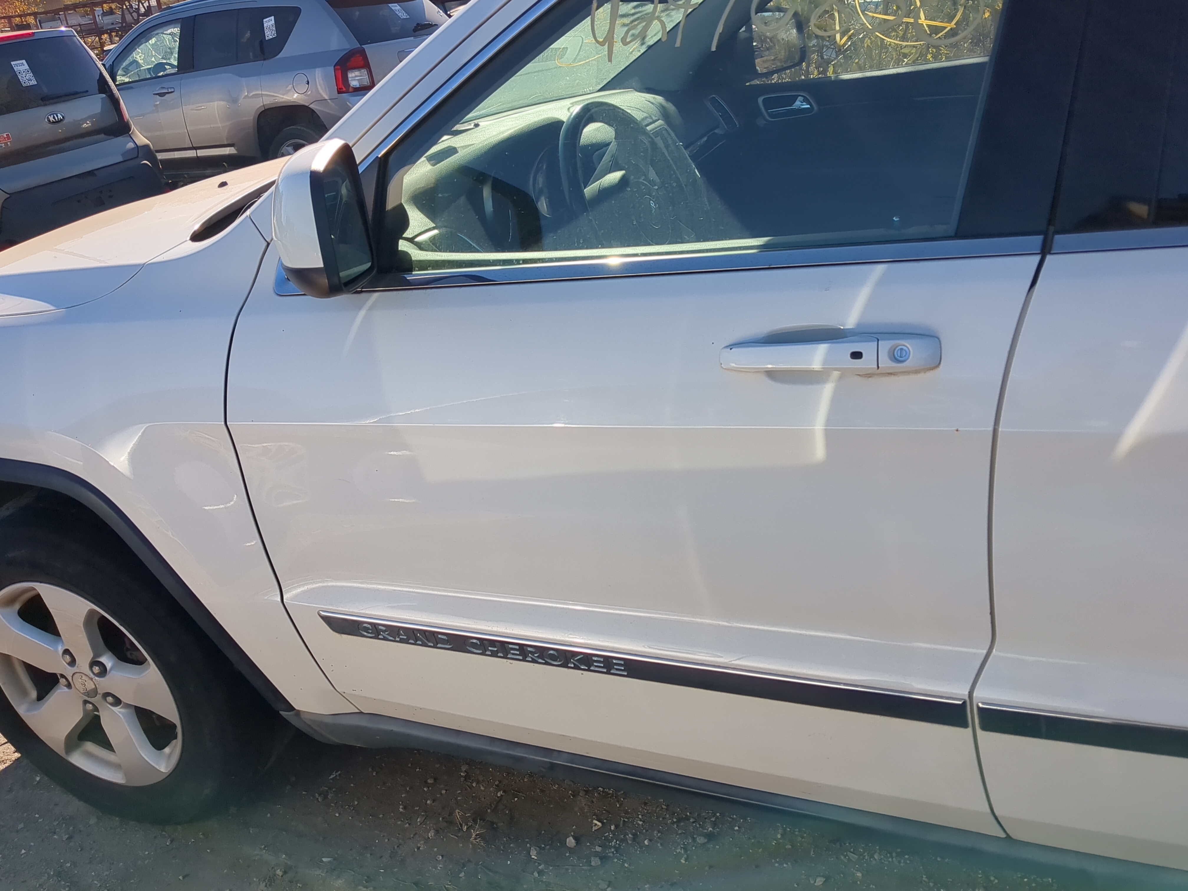 2011-2022 Jeep Grand Cherokee Driver Front Door Oem 1222420 - Oemusedautoparts1.com