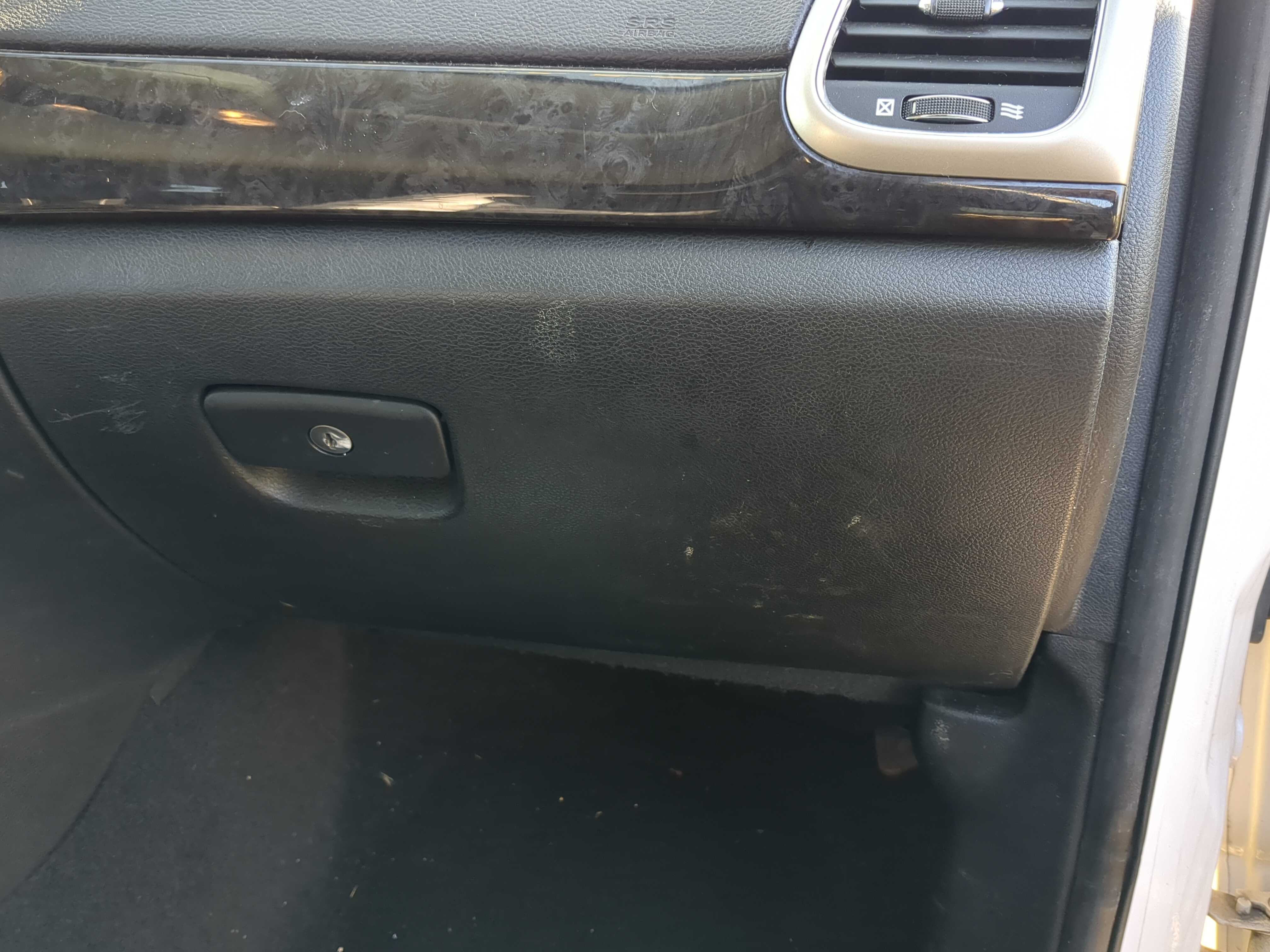 2011 Jeep Grand Cherokee Passenger Glove Box Door Storage Compartment 1222473 - Oemusedautoparts1.com