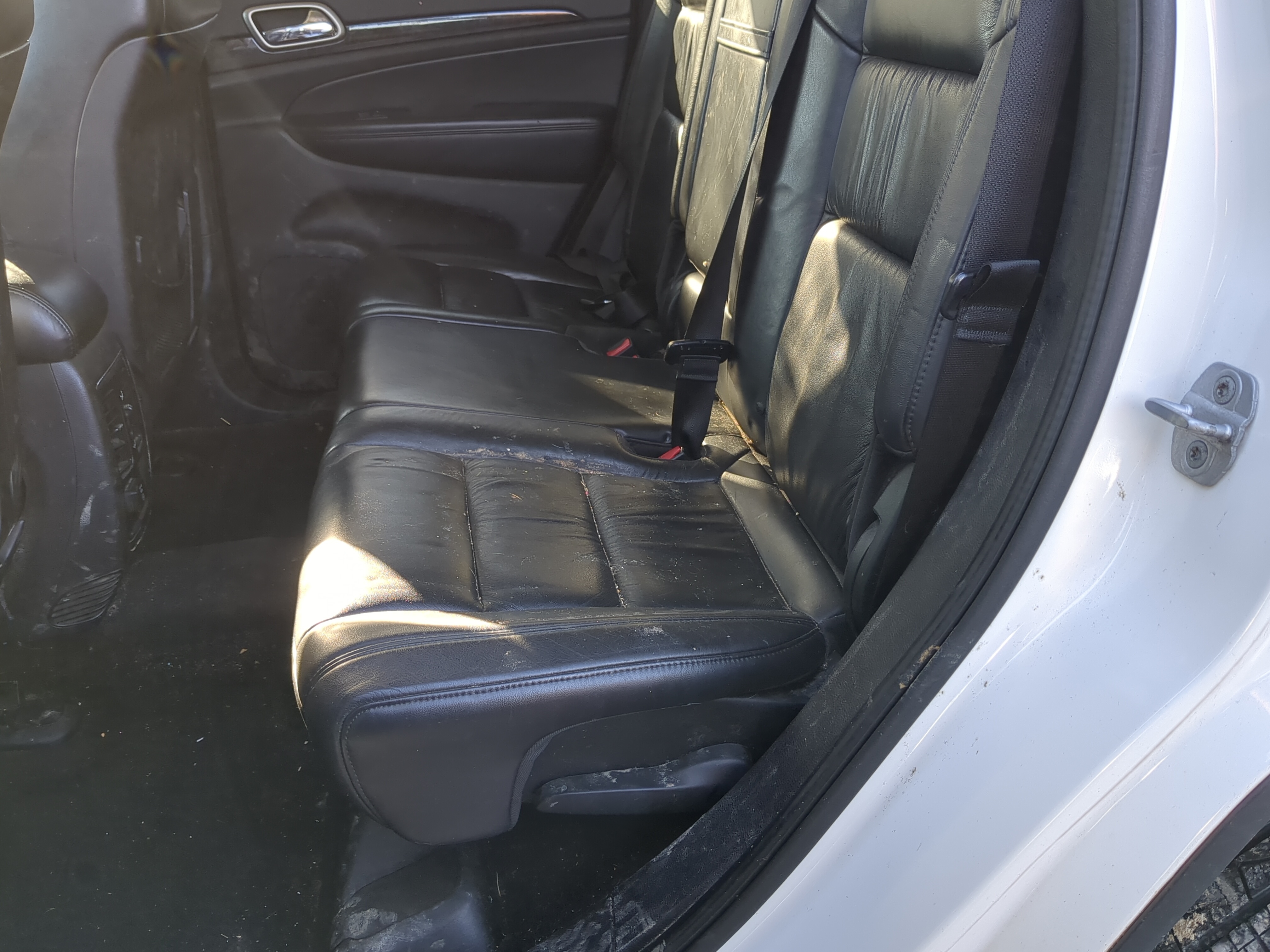 2011 Jeep Grand Cherokee Rear Seat Oem 1222485 - Oemusedautoparts1.com