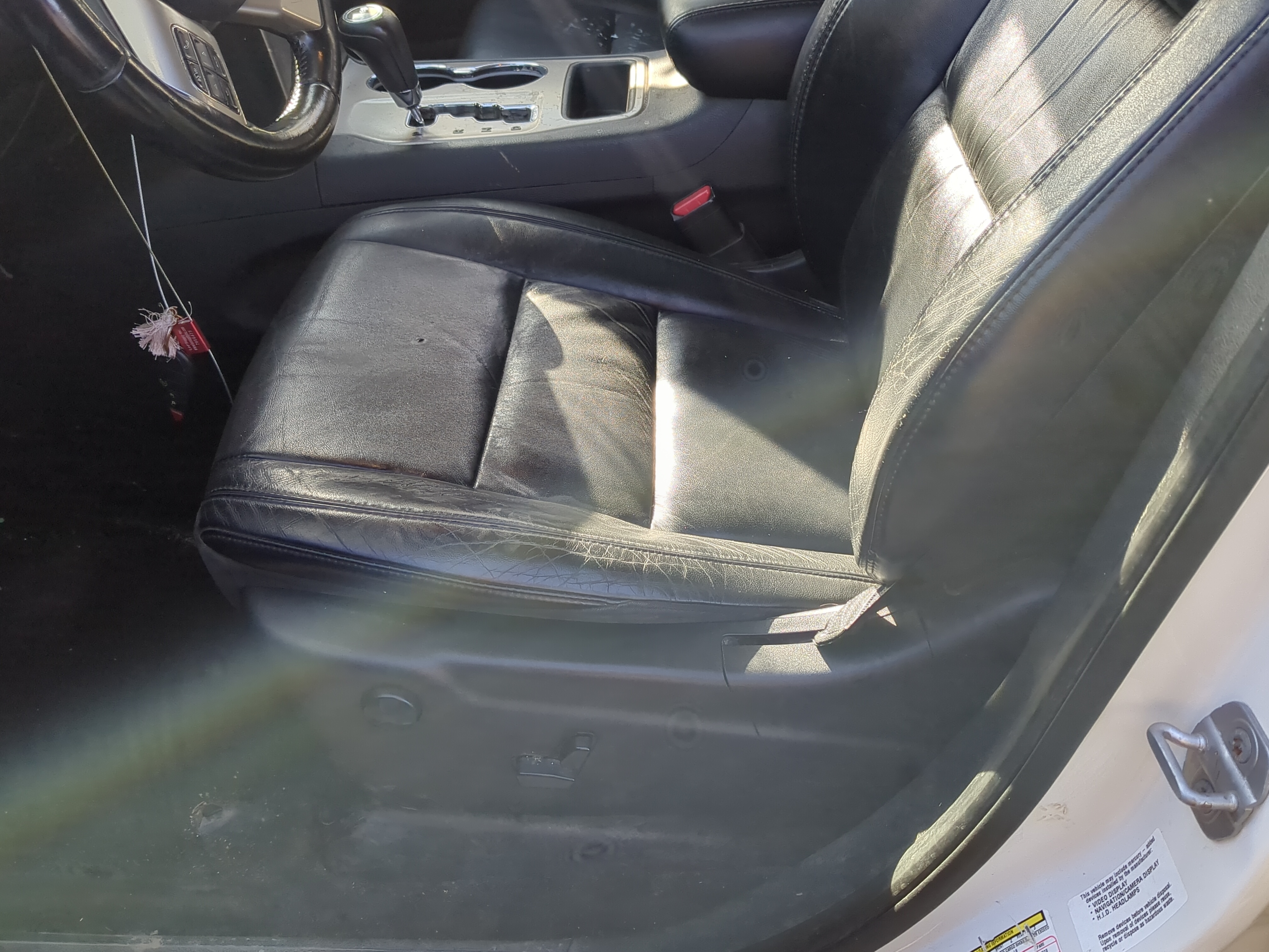 2011-2012 Jeep Grand Cherokee Driver Front Seat Oem 1222500 - Oemusedautoparts1.com