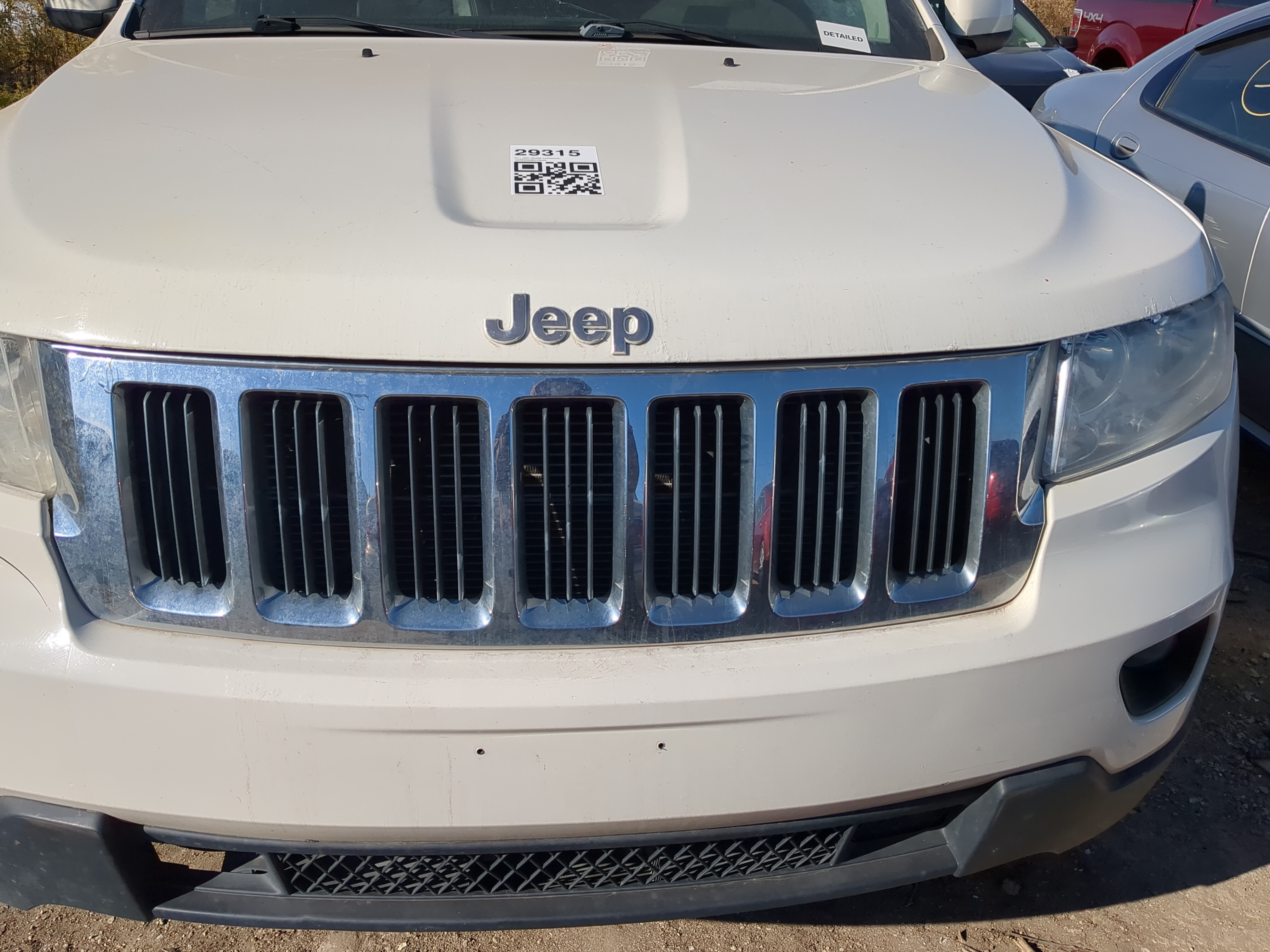 2011-2013 Jeep Grand Cherokee Front Grille Bumper Not Included 1222504 - Oemusedautoparts1.com