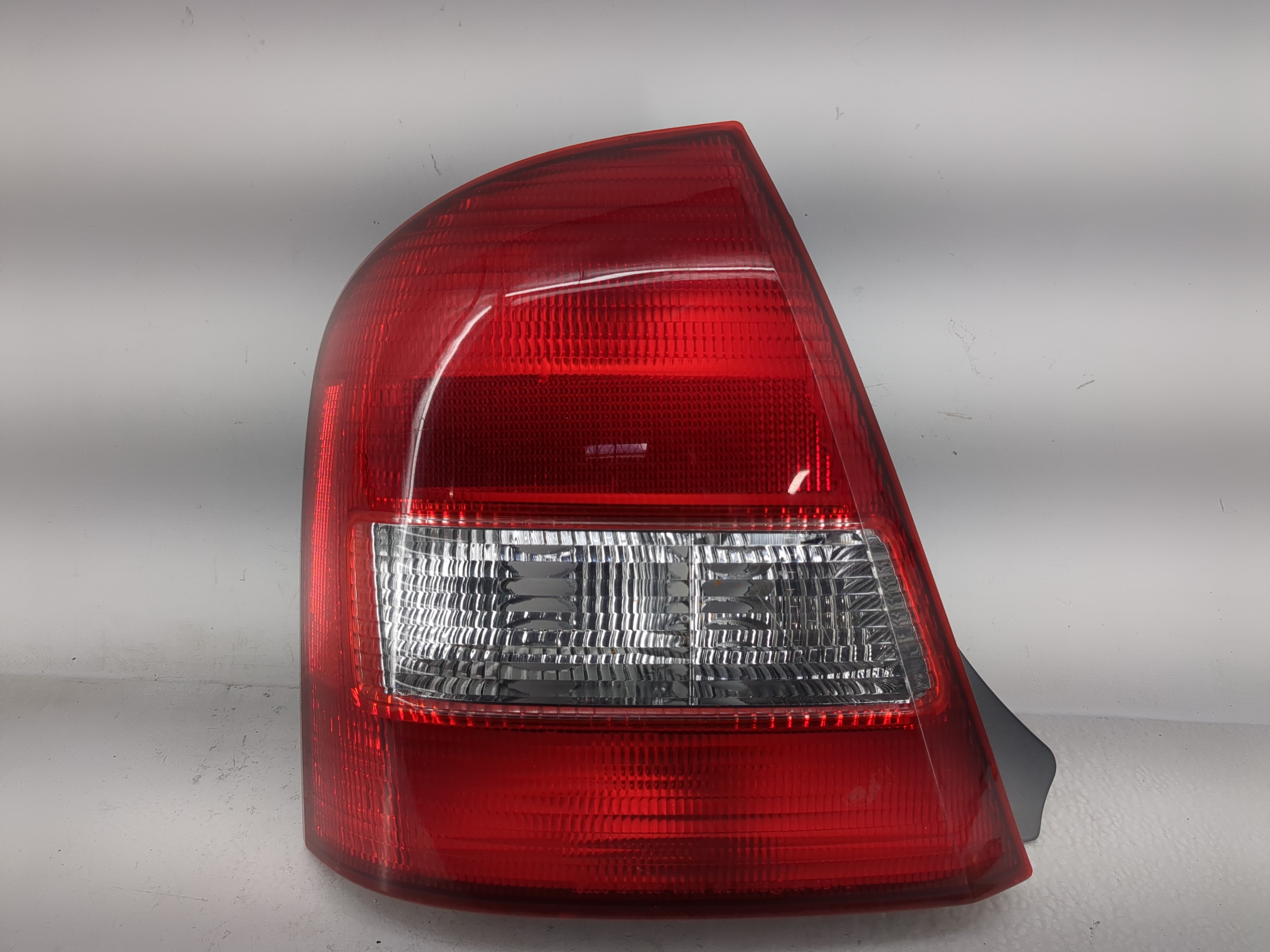 1999-2003 Mazda Protege Driver Left Side Tail Light Taillight Oem 1222699 - Oemusedautoparts1.com