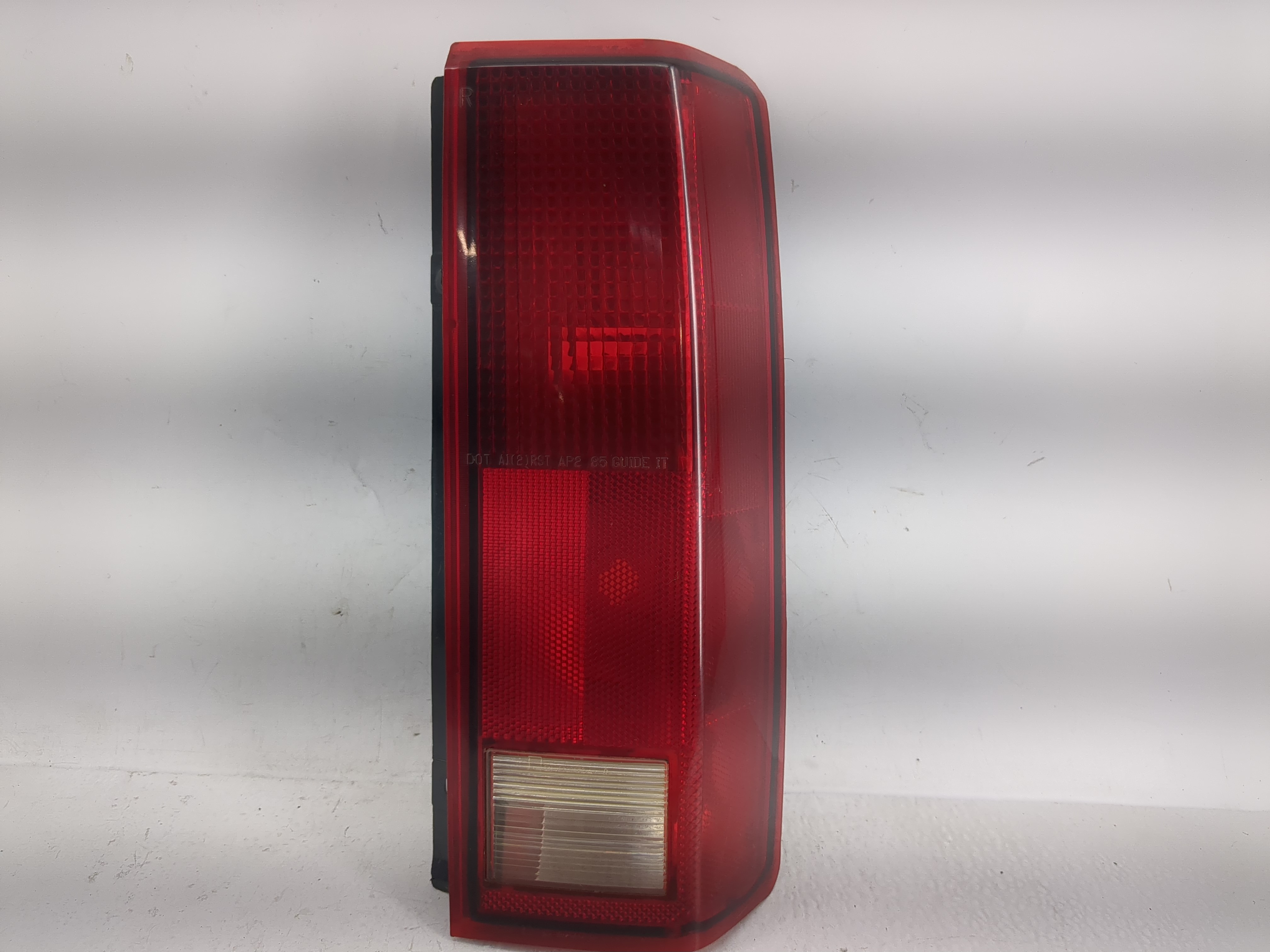 2005 Chevrolet Astro Passenger Right Side Tail Light Taillight Oem 1222700 - Oemusedautoparts1.com