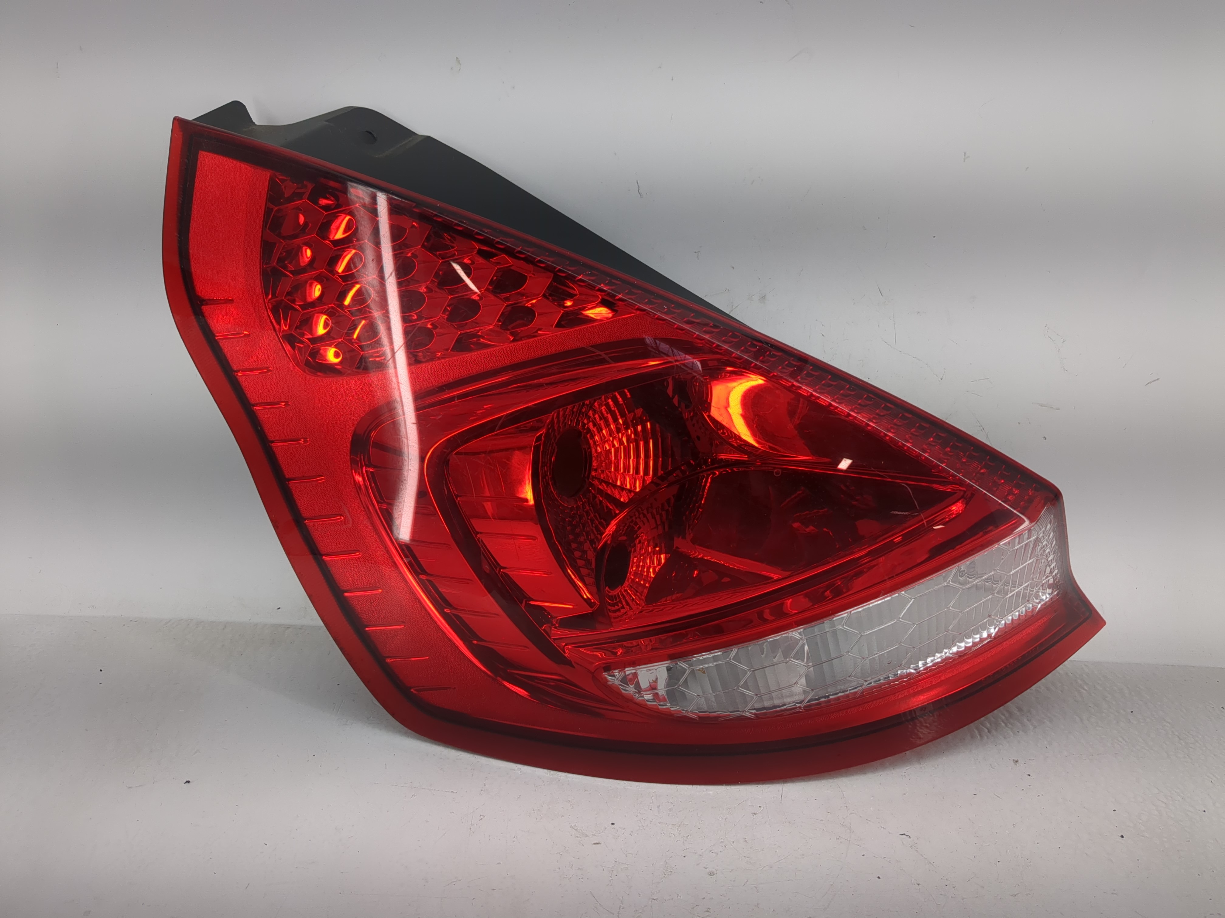 2011-2013 Ford Fiesta Driver Left Side Tail Light Taillight Oem 1222701 - Oemusedautoparts1.com