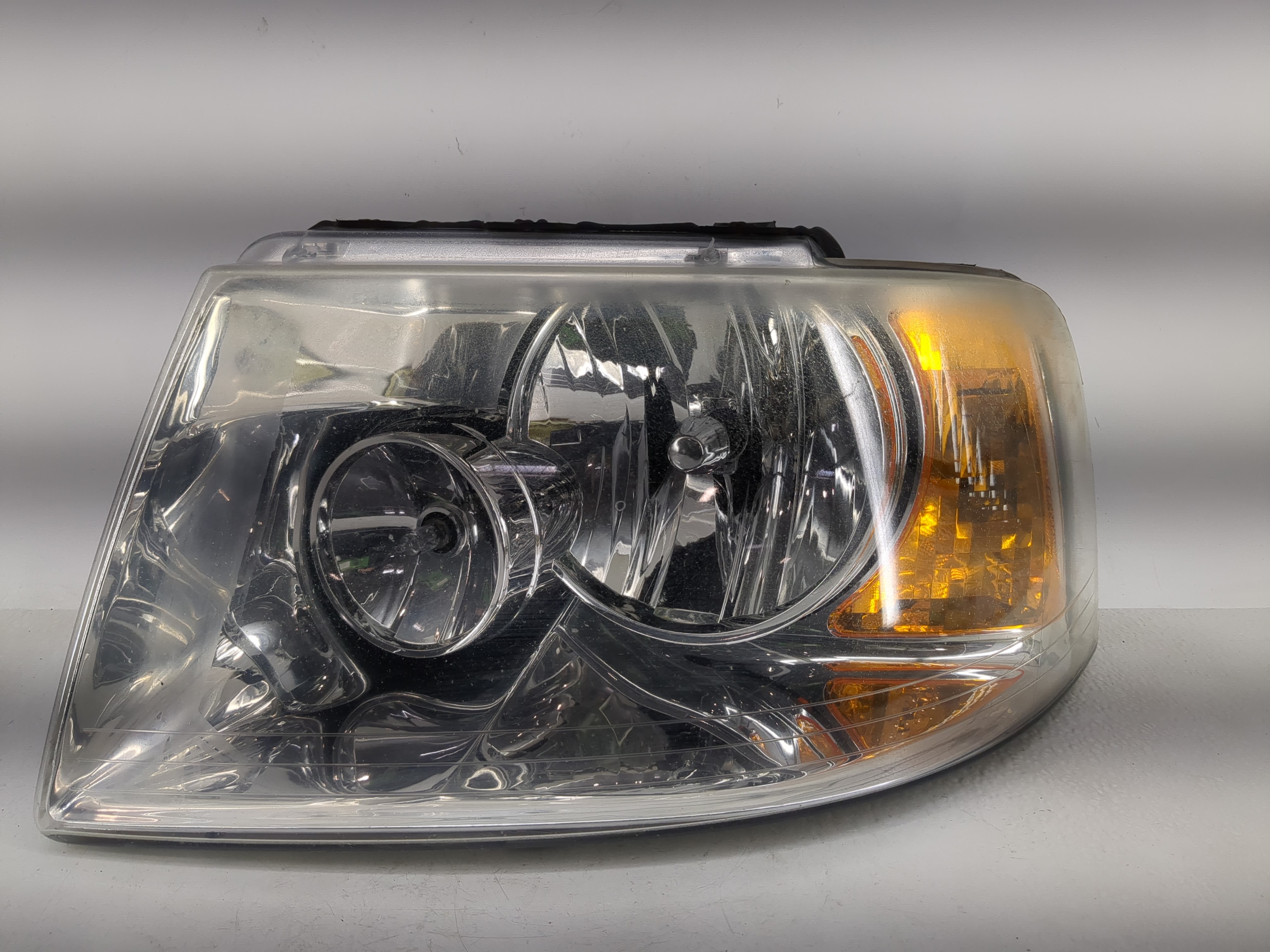 Picture of 2004 Ford Expedition Driver Left Oem Head Light Headlight Lamp 1222752