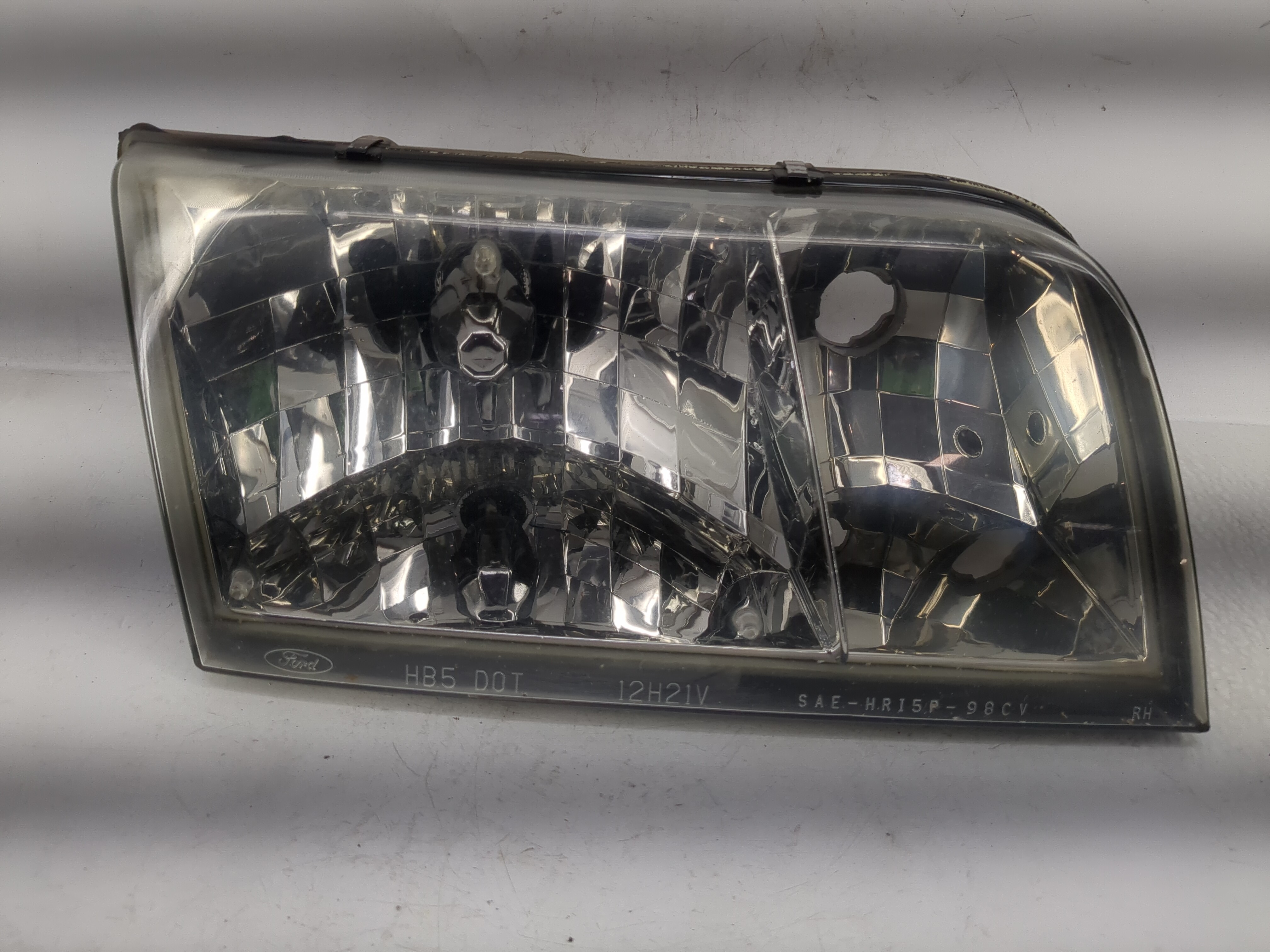 2003 Ford Crown Victoria Passenger Right Oem Head Light Headlight Lamp 1222754 - Oemusedautoparts1.com