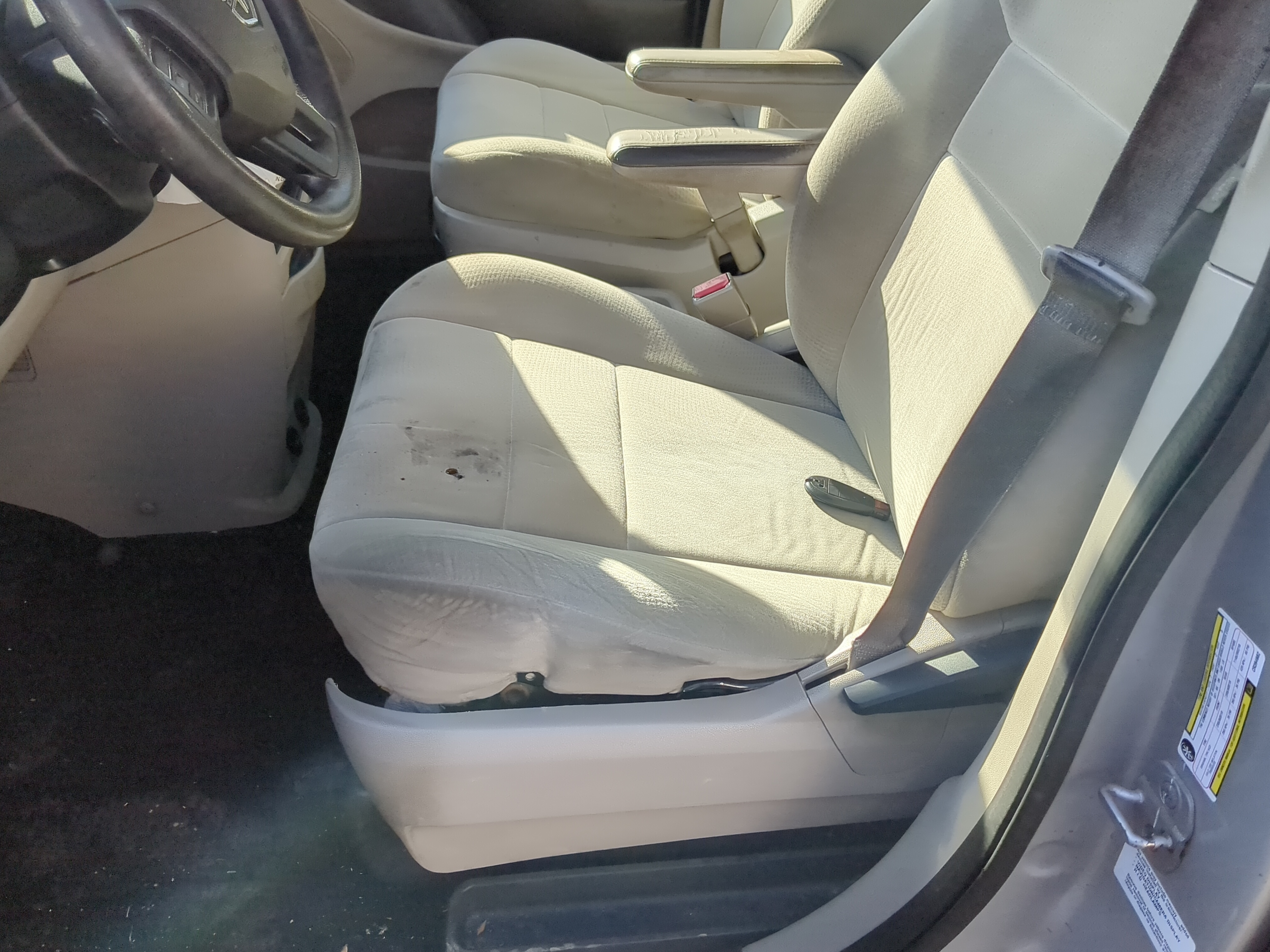 2011-2018 Dodge Grand Caravan Driver Front Seat Oem 1222871 - Oemusedautoparts1.com