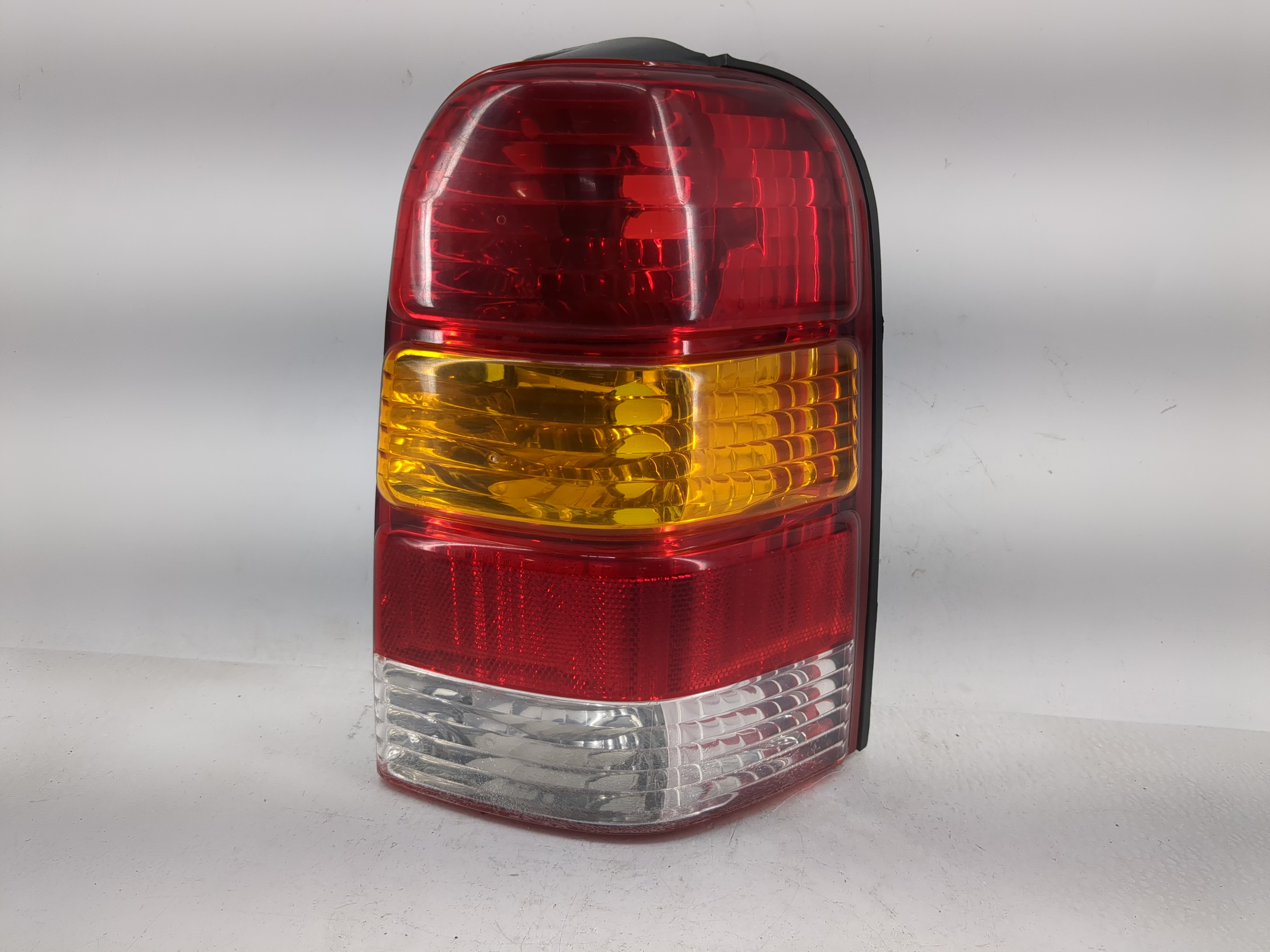 2001-2007 Ford Escape Passenger Right Side Tail Light Taillight Oem 1222922 - Oemusedautoparts1.com