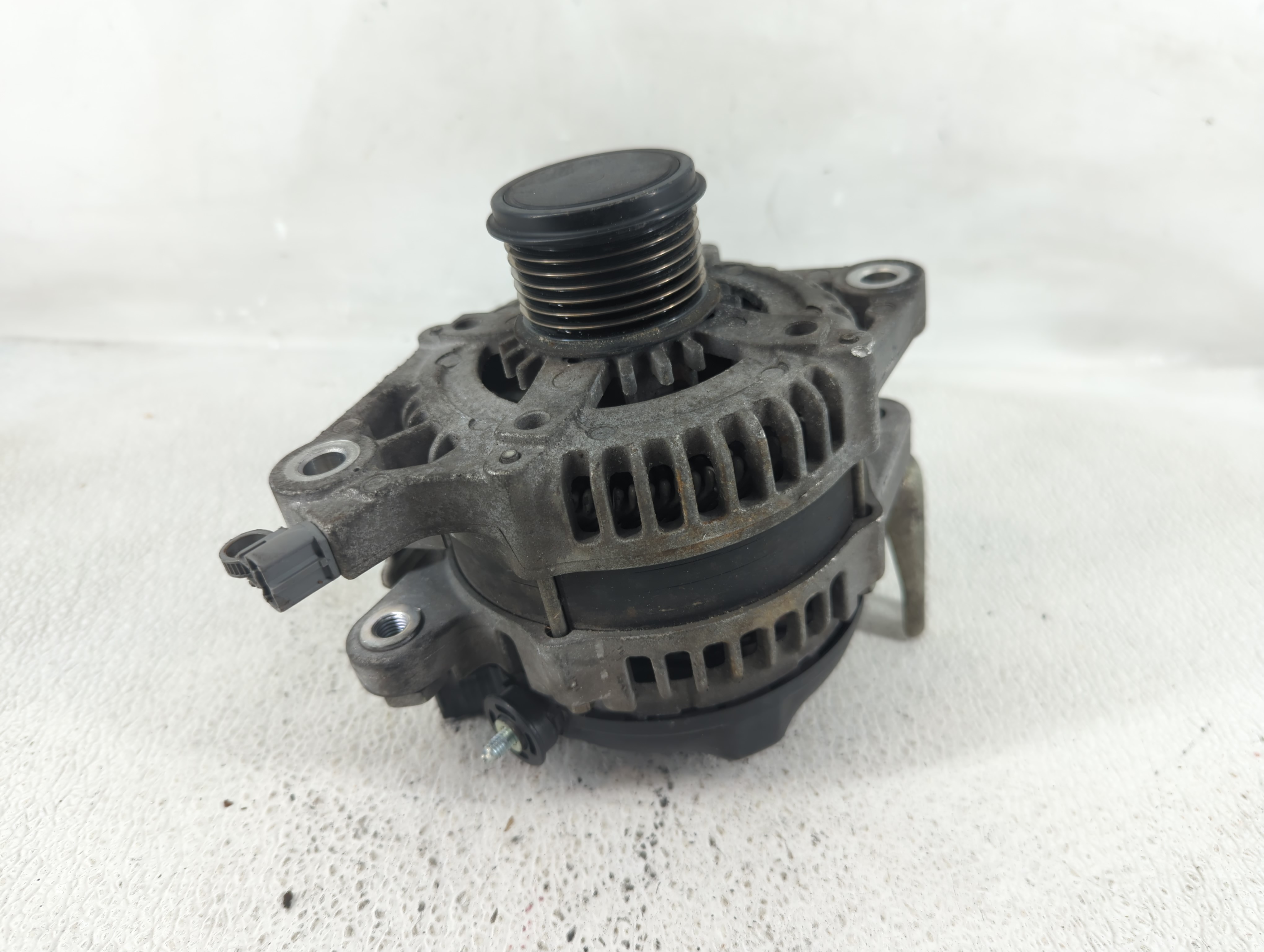 Picture of 2014-2015 Lexus Is250 Alternator Generator Charging Assembly Engine Oem 1222984