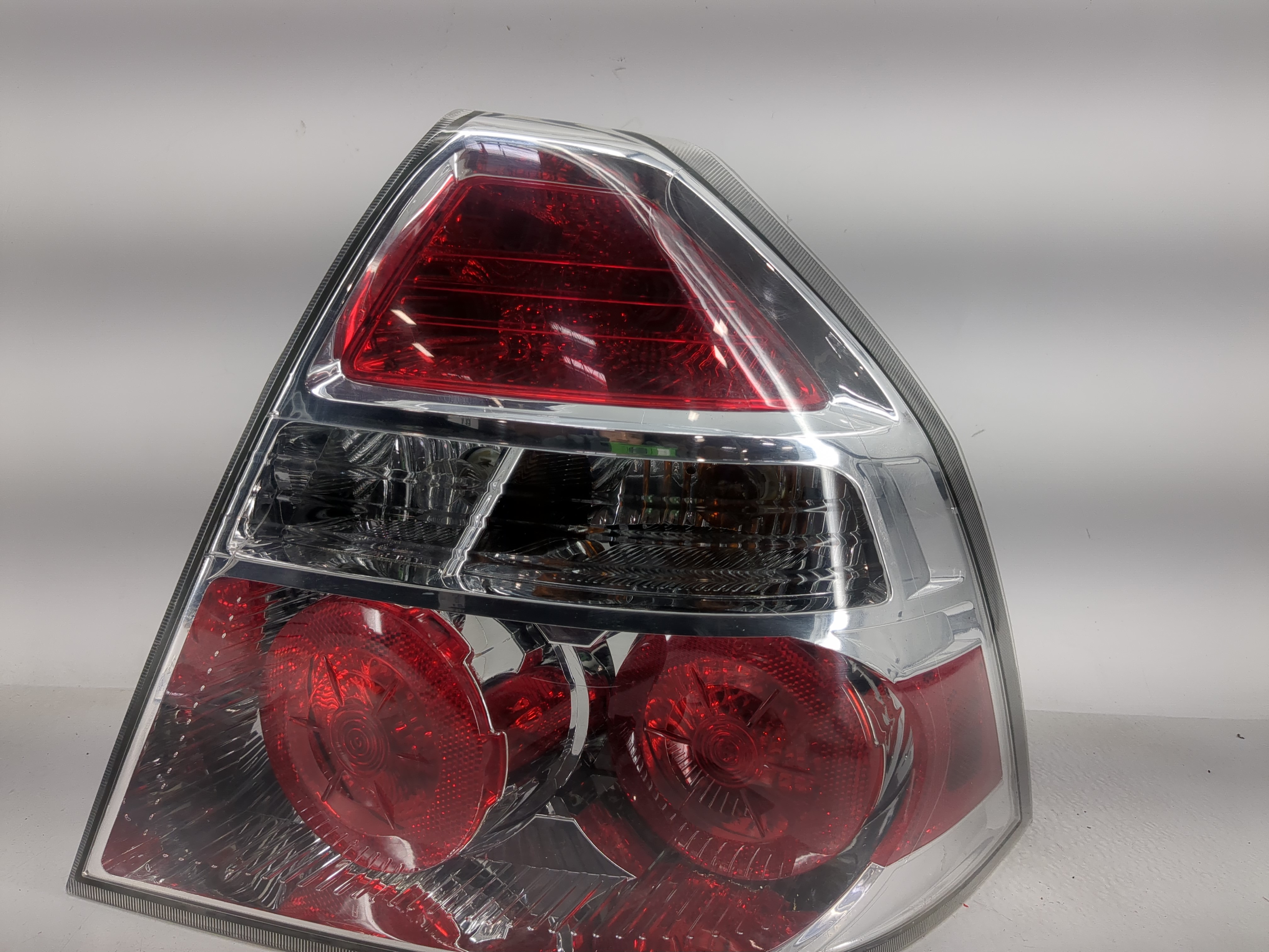 2009-2011 Chevrolet Aveo Passenger Right Side Tail Light Taillight Oem 1223067 - Oemusedautoparts1.com