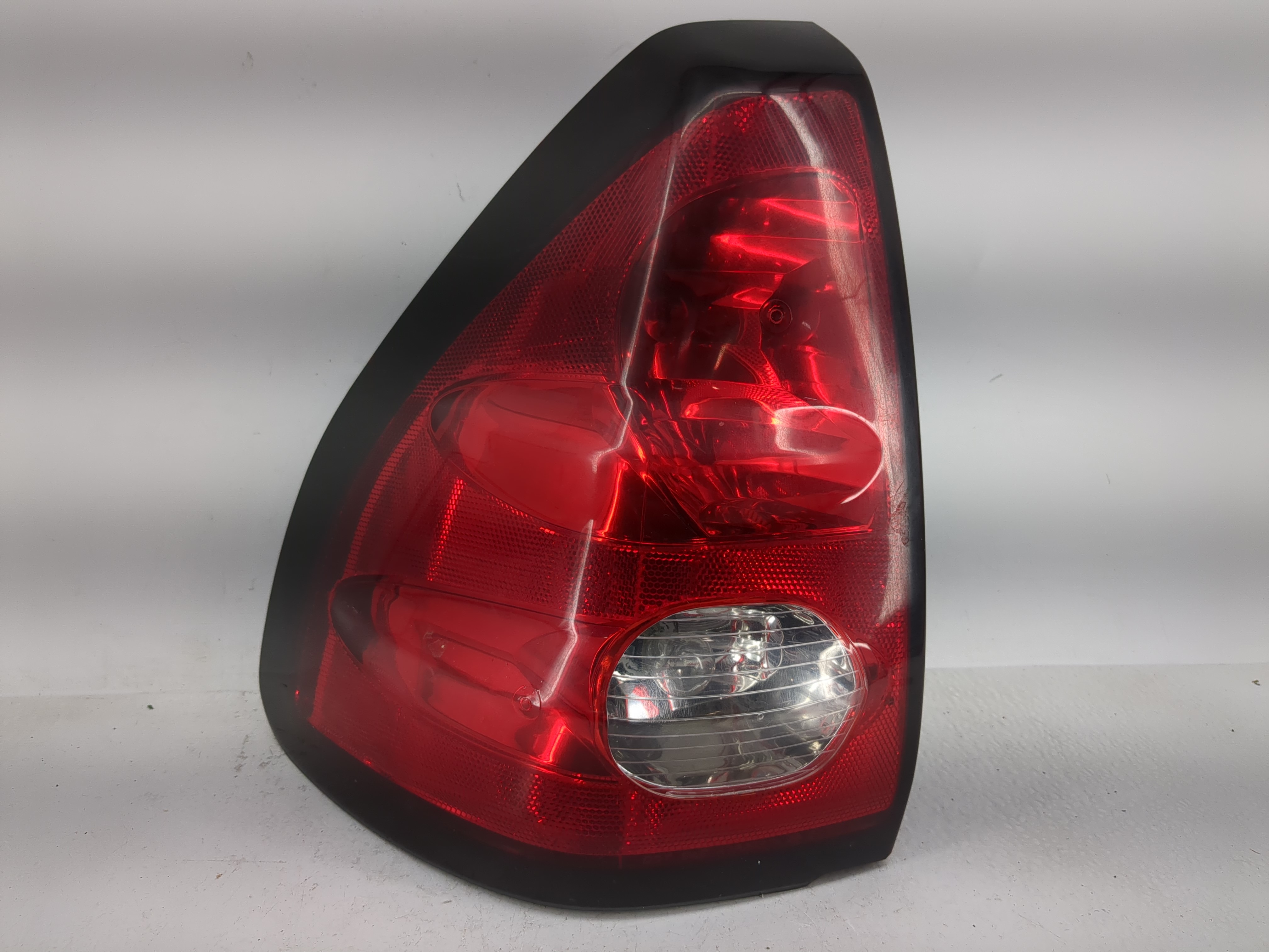2001-2005 Pontiac Aztek Driver Left Side Tail Light Taillight Oem 1223068 - Oemusedautoparts1.com