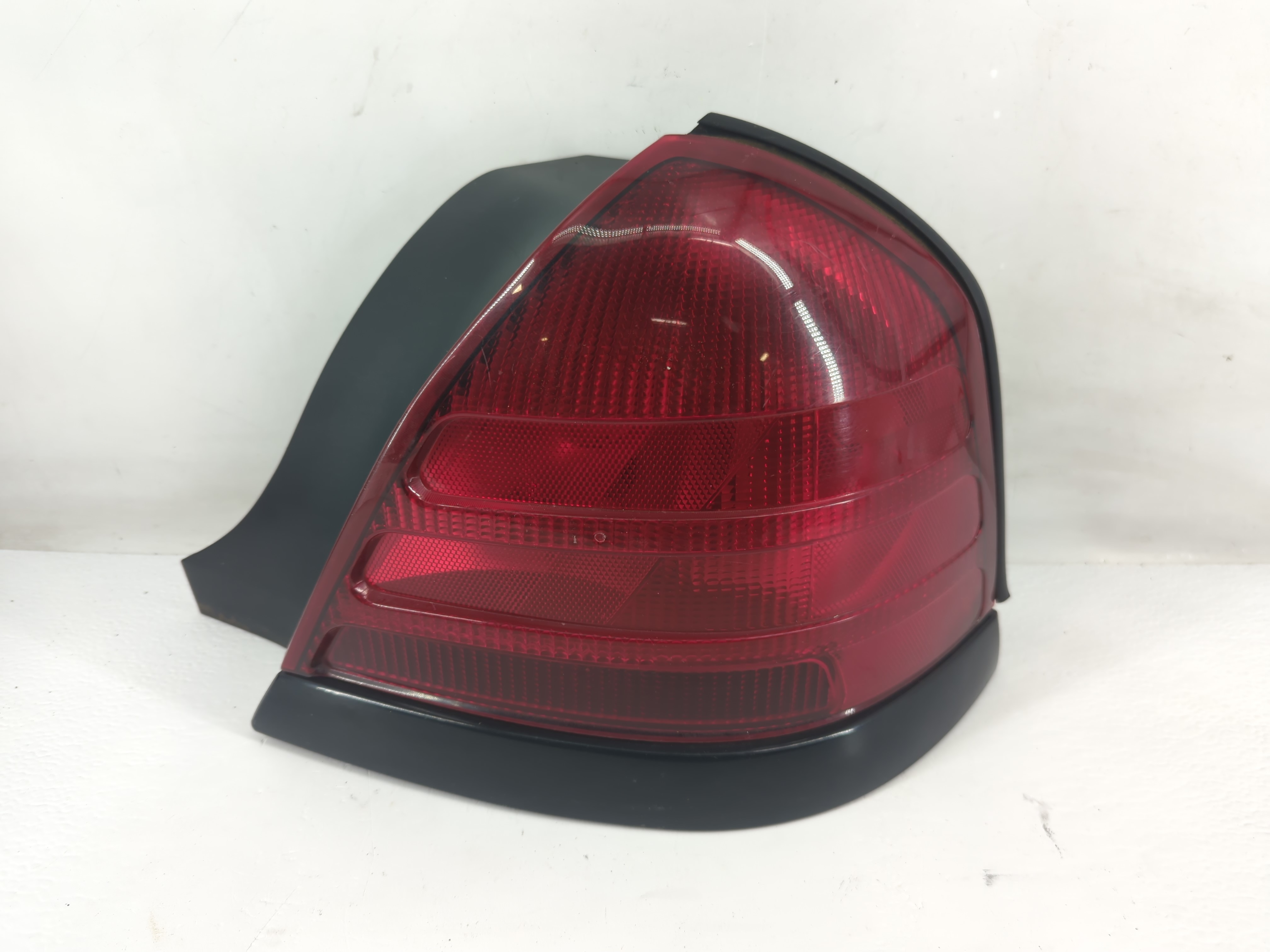 2000 Ford Crown Victoria Passenger Right Side Tail Light Taillight Oem 1223166 - Oemusedautoparts1.com