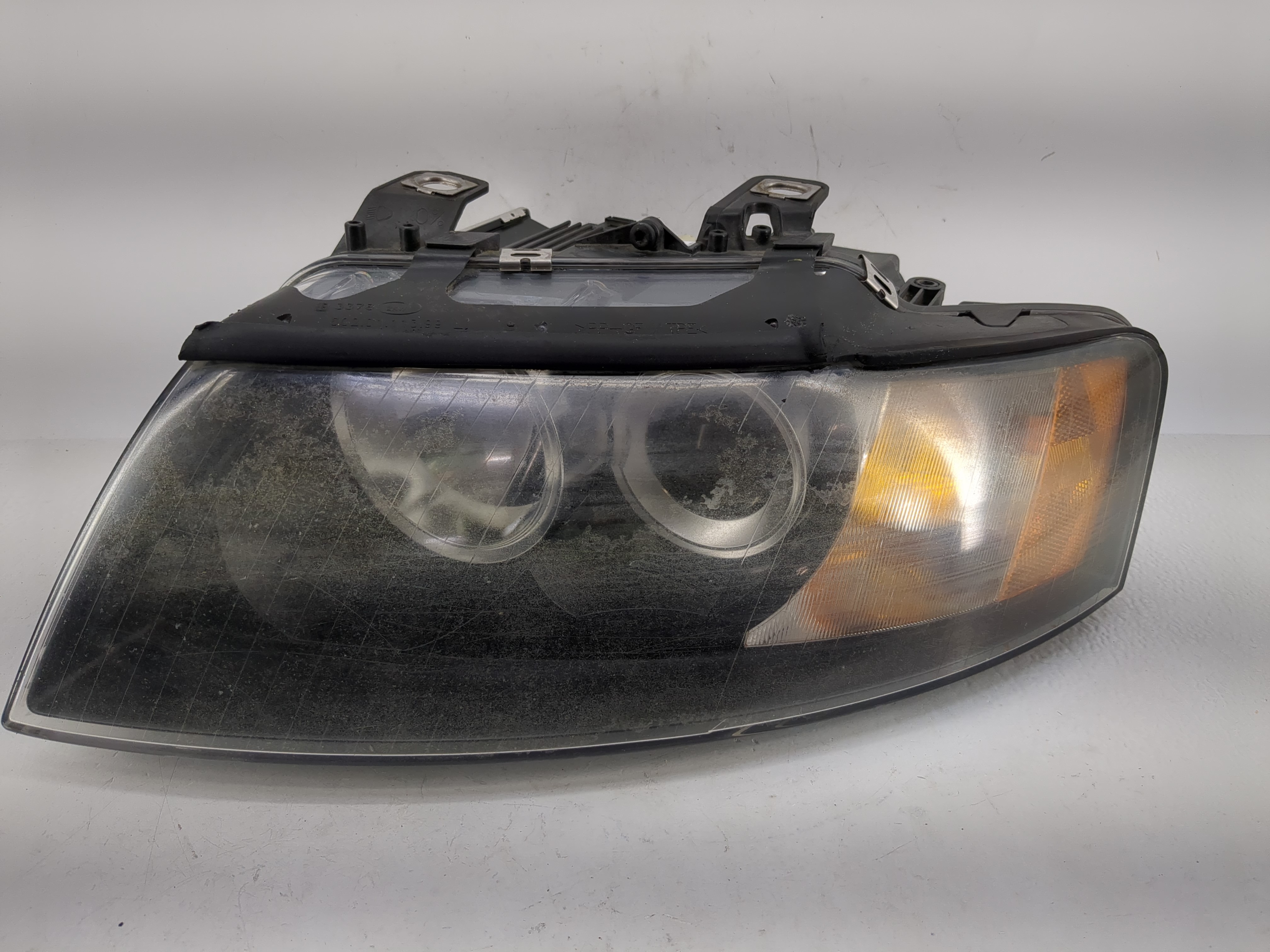2003-2003 Audi A4 Driver Left Oem Head Light Headlight Lamp 1223376 - Oemusedautoparts1.com