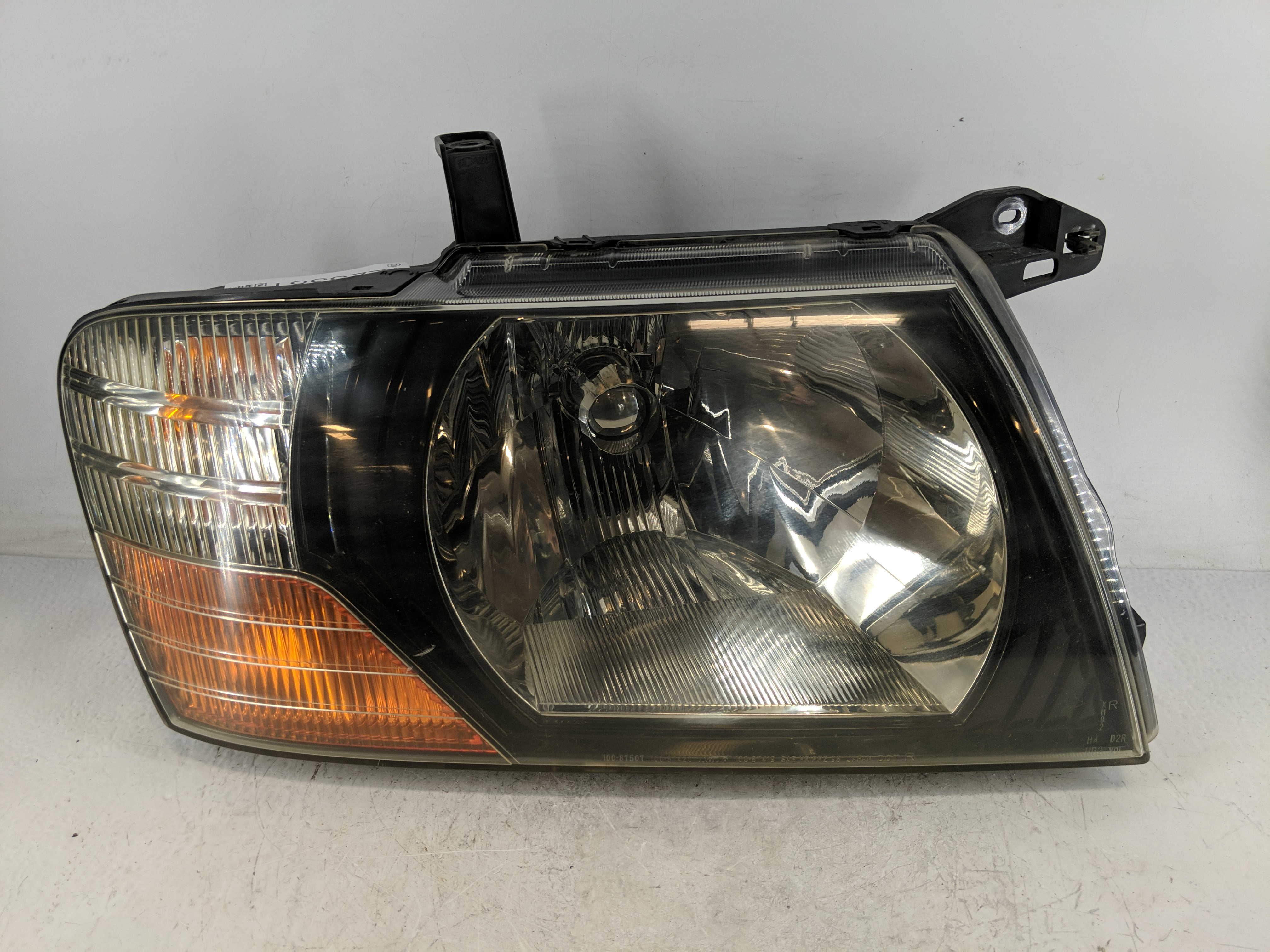 2001 Mitsubishi Montero Passenger Right Oem Head Light Headlight Lamp 1223381 - Oemusedautoparts1.com