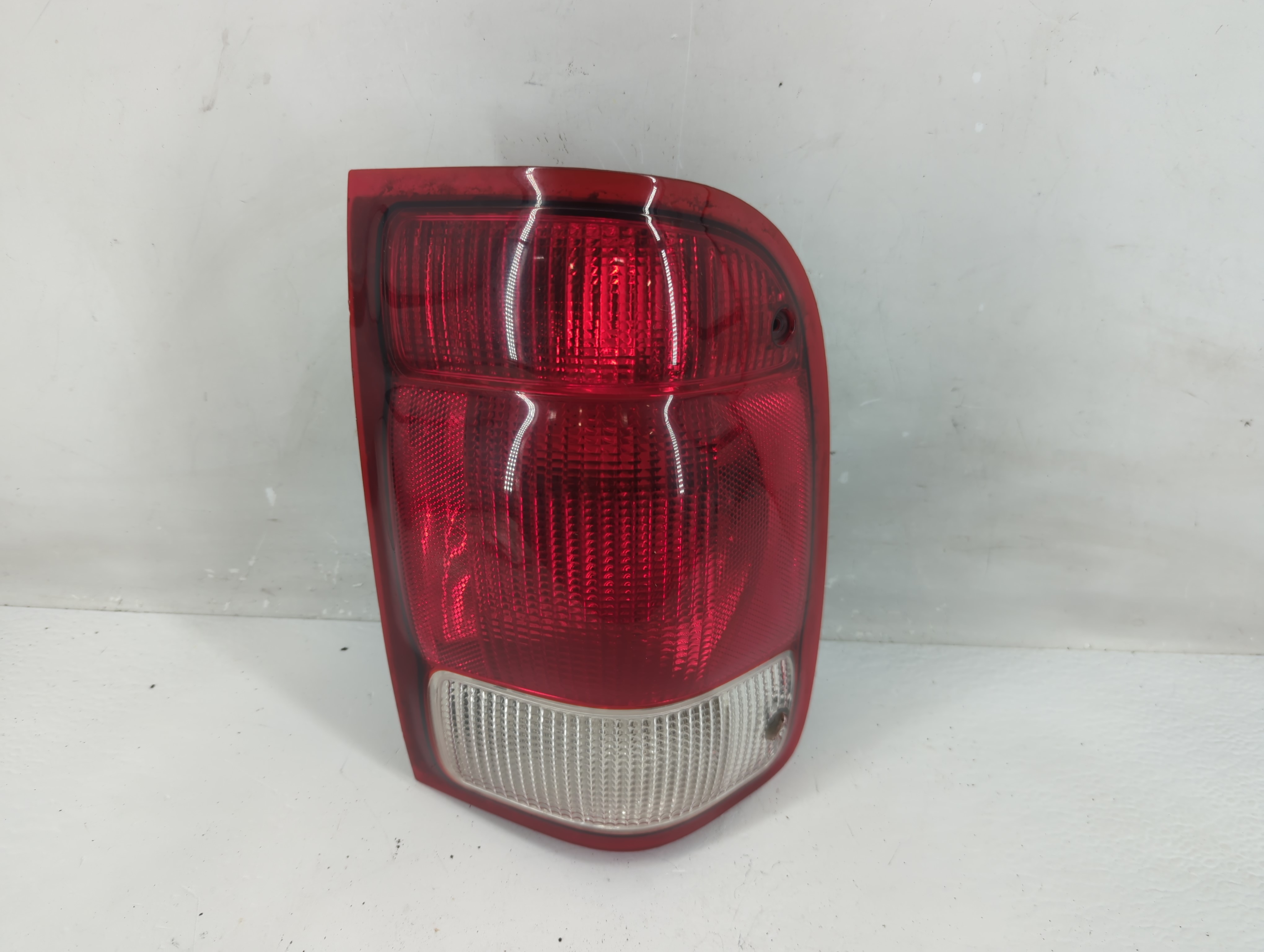 2000-2000 Ford Ranger Passenger Right Side Tail Light Taillight Oem 1223552 - Oemusedautoparts1.com