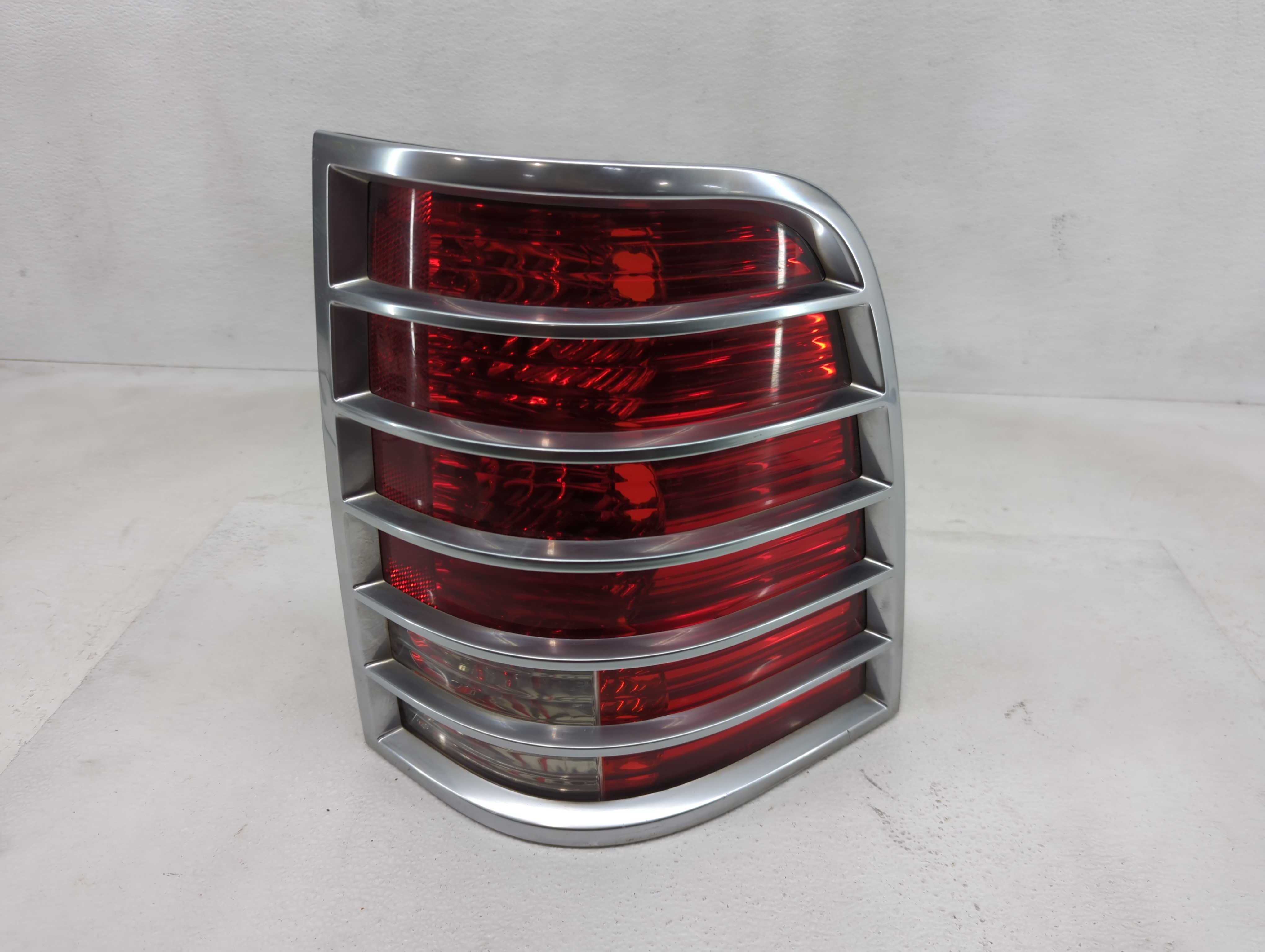 2002 Mercury Mountaineer Passenger Right Side Tail Light Taillight Oem 1223553 - Oemusedautoparts1.com