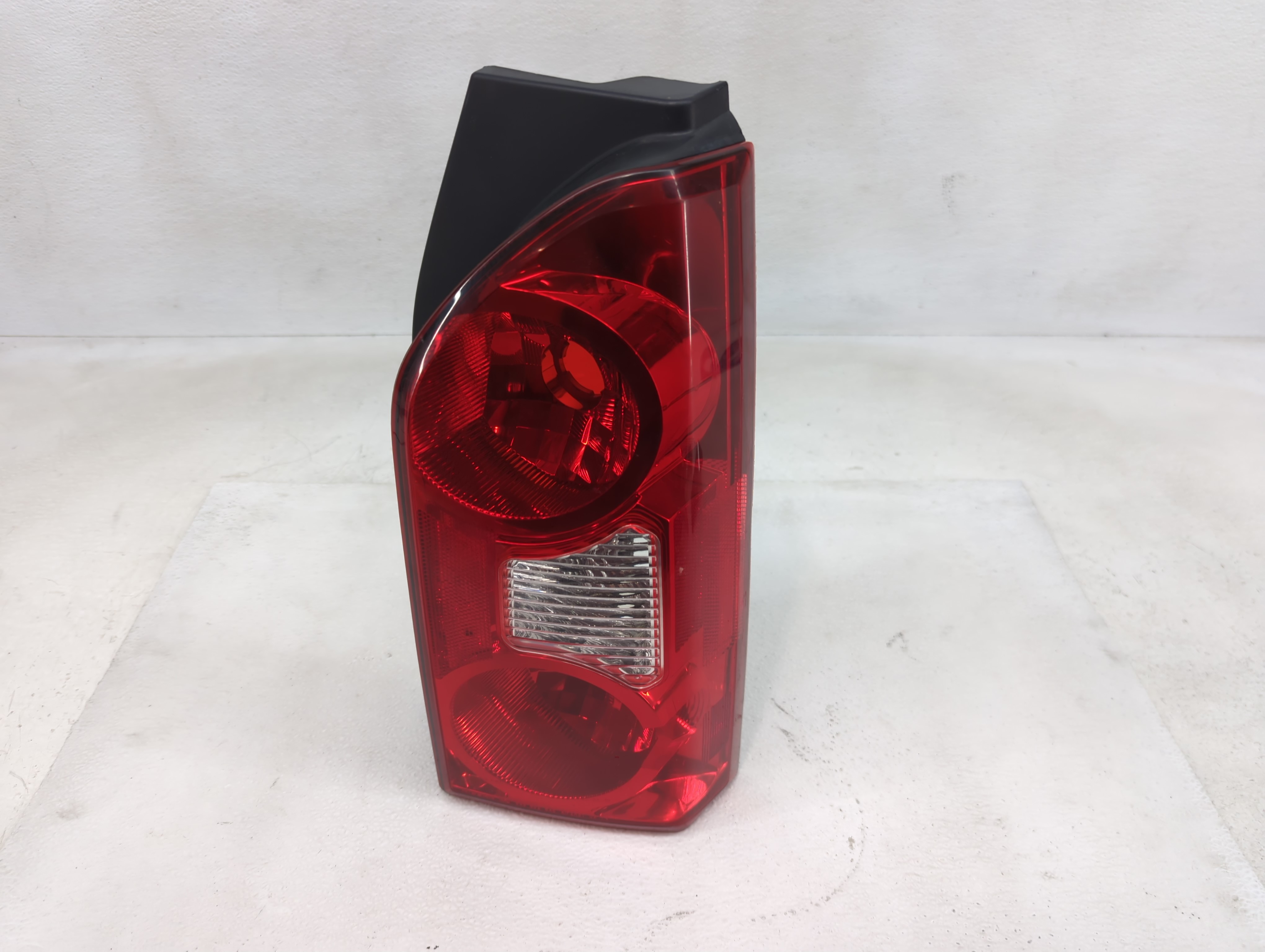 2005-2015 Nissan Xterra Passenger Right Side Tail Light Taillight Oem 1223556 - Oemusedautoparts1.com
