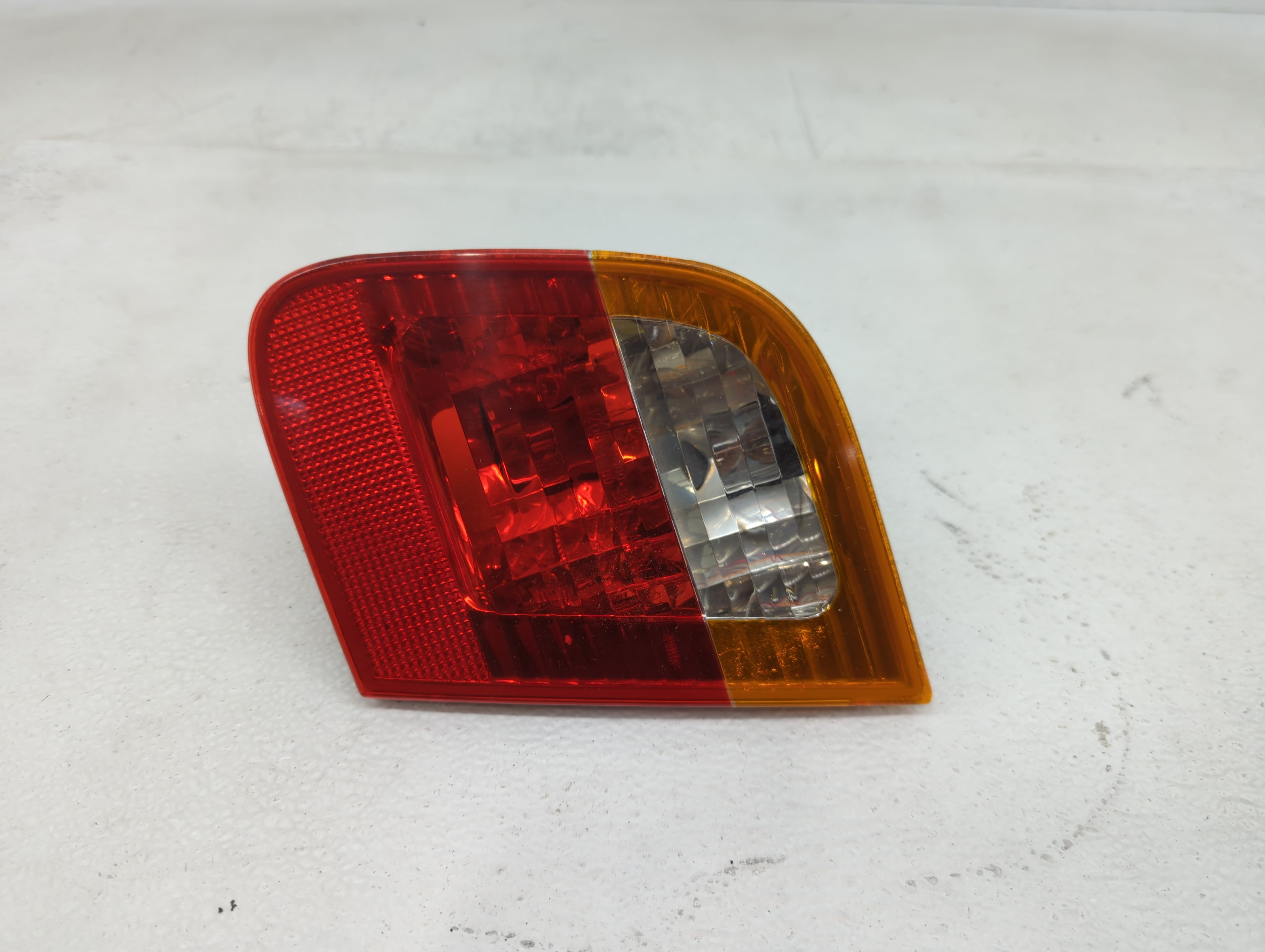 2002-2005 Bmw 325i Passenger Right Side Tail Light Taillight Oem 1223558 - Oemusedautoparts1.com