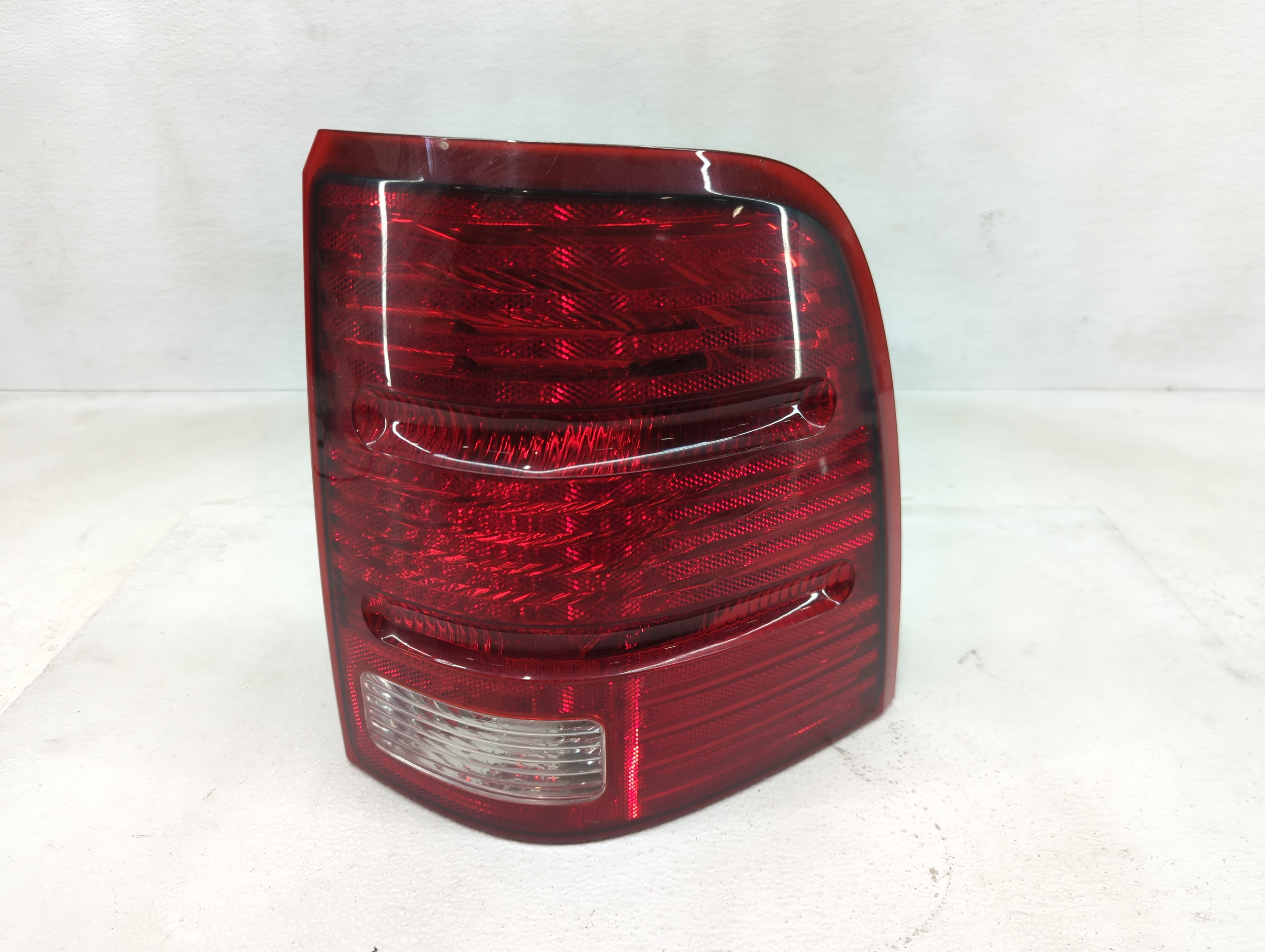 2002-2005 Ford Explorer Passenger Right Side Tail Light Taillight Oem 1223560 - Oemusedautoparts1.com