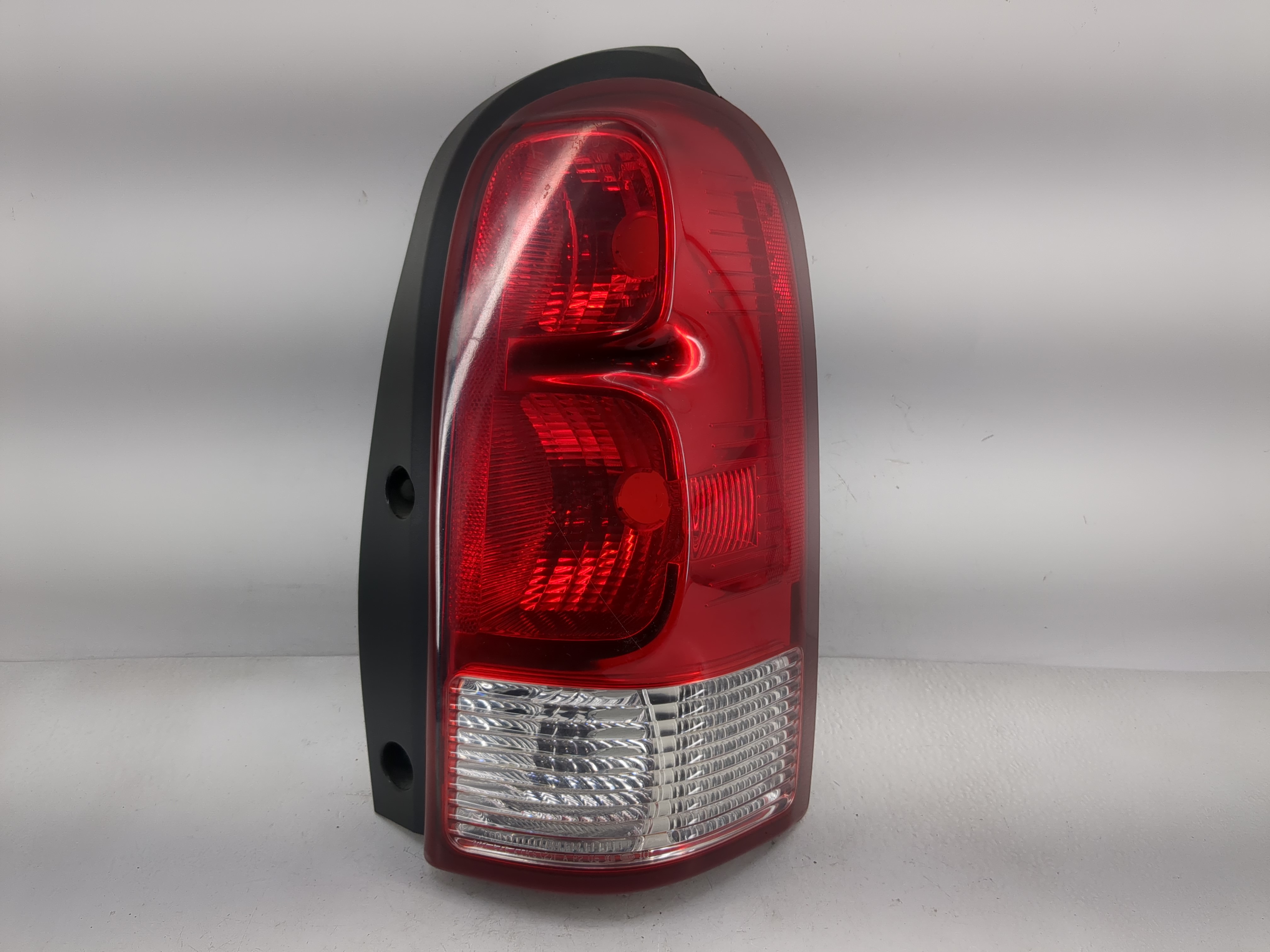 Picture of 2005 Chevrolet Uplander Passenger Right Side Tail Light Taillight Oem 1223757