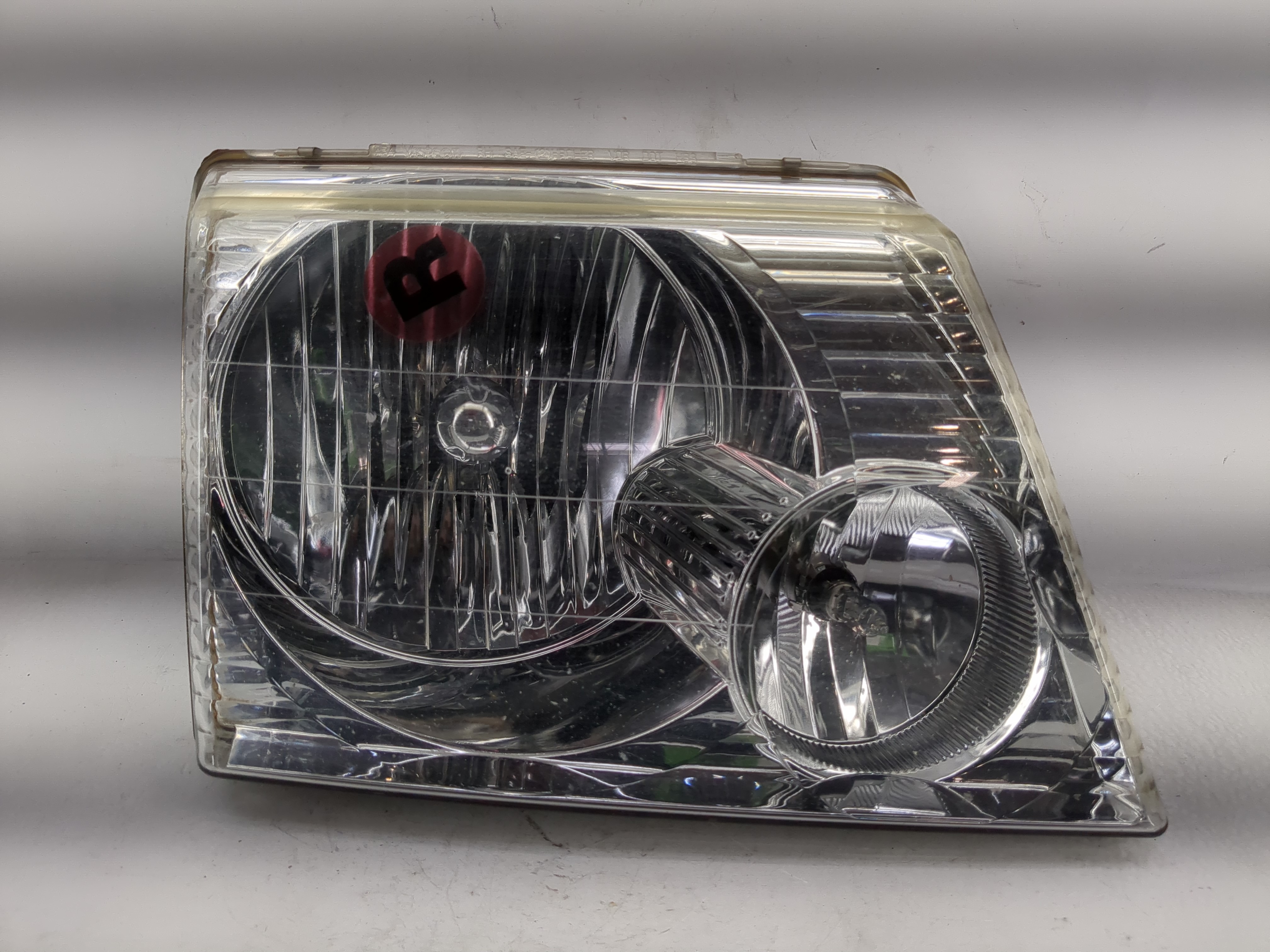 2002-2005 Ford Explorer Passenger Right Oem Head Light Headlight Lamp 1223763 - Oemusedautoparts1.com